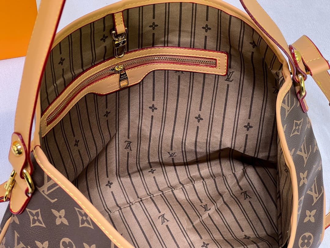C5072 💰 Large size vintage/retro variant with parent-child design 🔥 Very popular 🔥🔥💥 M44945 – a recent hit among online influencers. LV mid-century tote bag, the latest style for early spring. A versatile LV upgrade version shopping bag. In recent years,  — image 8