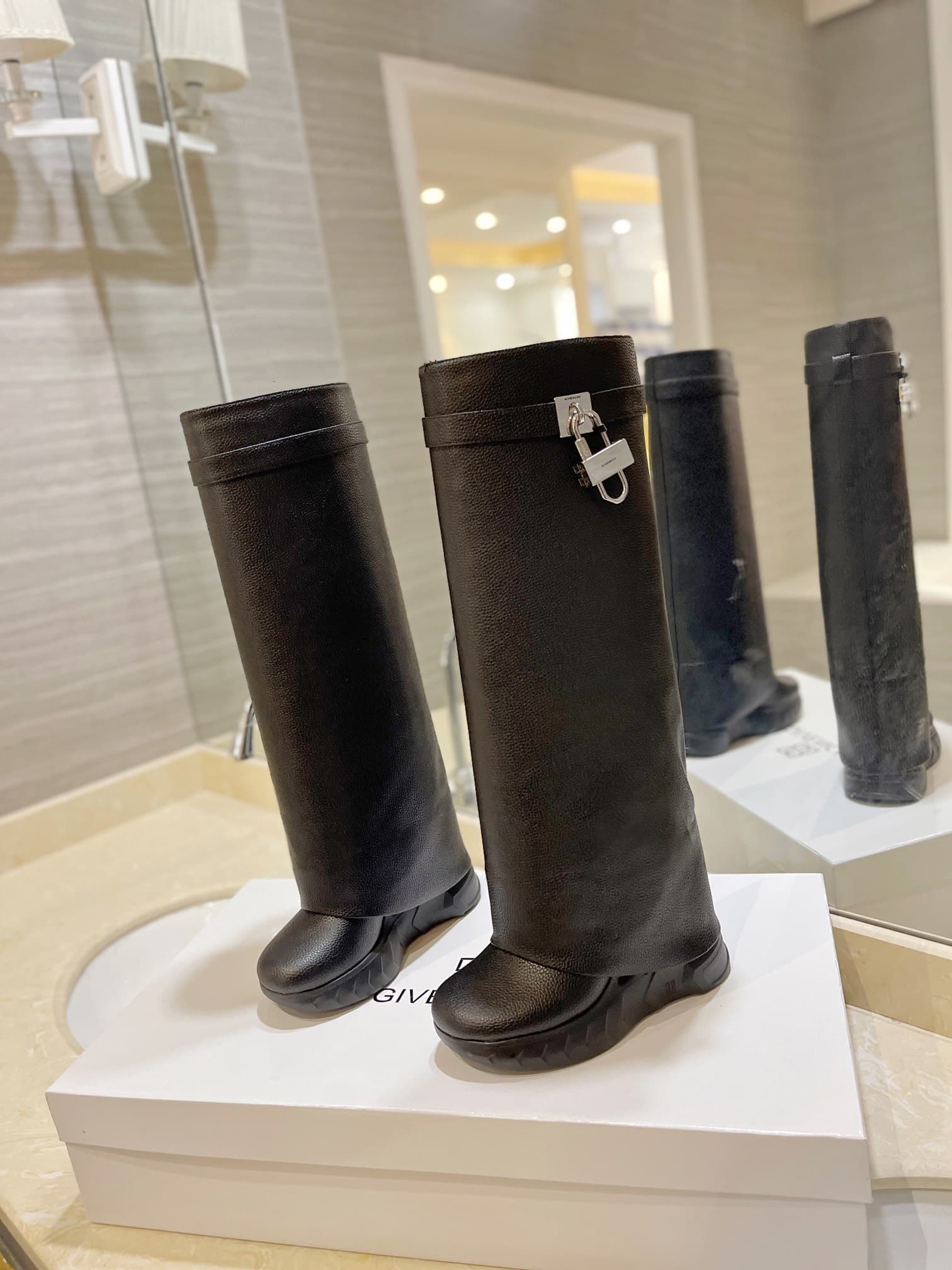 D6526 💰 GIVENCHY QZKEEP 0X0ZX new model, high heel, slim-fit shark boots 2026 — image 2
