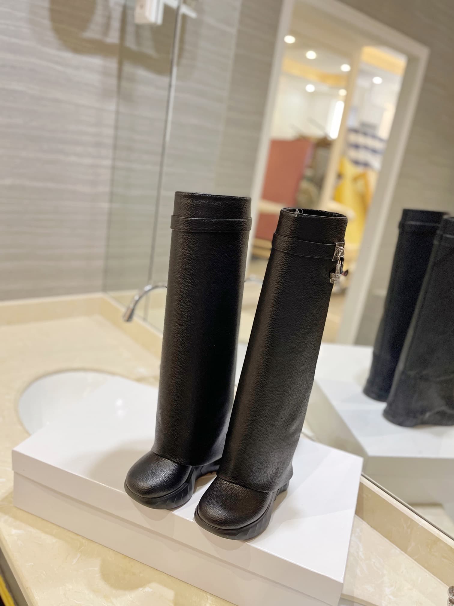 D6526 💰 GIVENCHY QZKEEP 0X0ZX new model, high heel, slim-fit shark boots 2026 — image 3