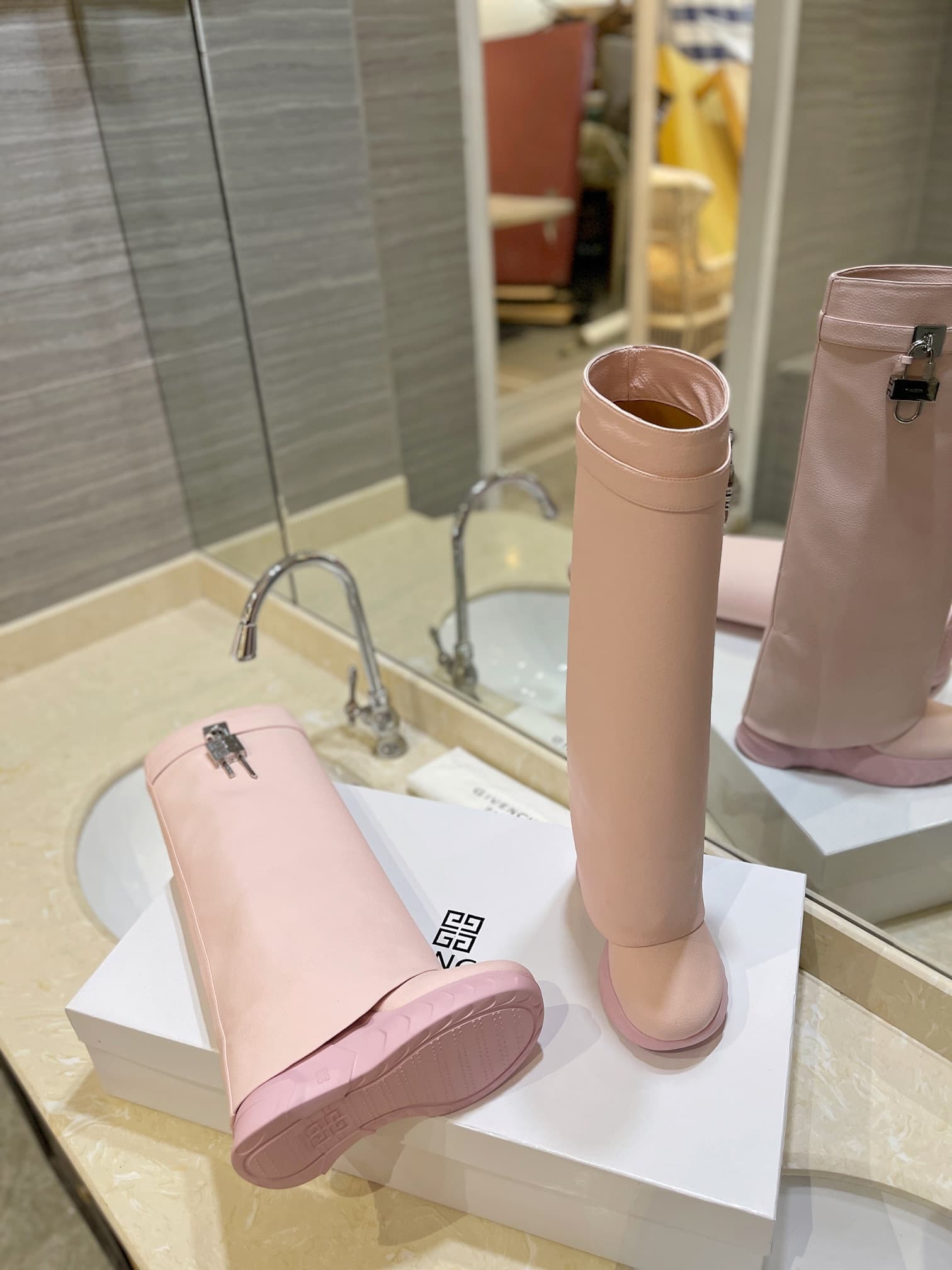 D6522 💰 GIVENCHY QZKEEP 0X0ZX new model high-top boots with a higher heel, slimming effect, shark-shaped boots 2026 — image 5
