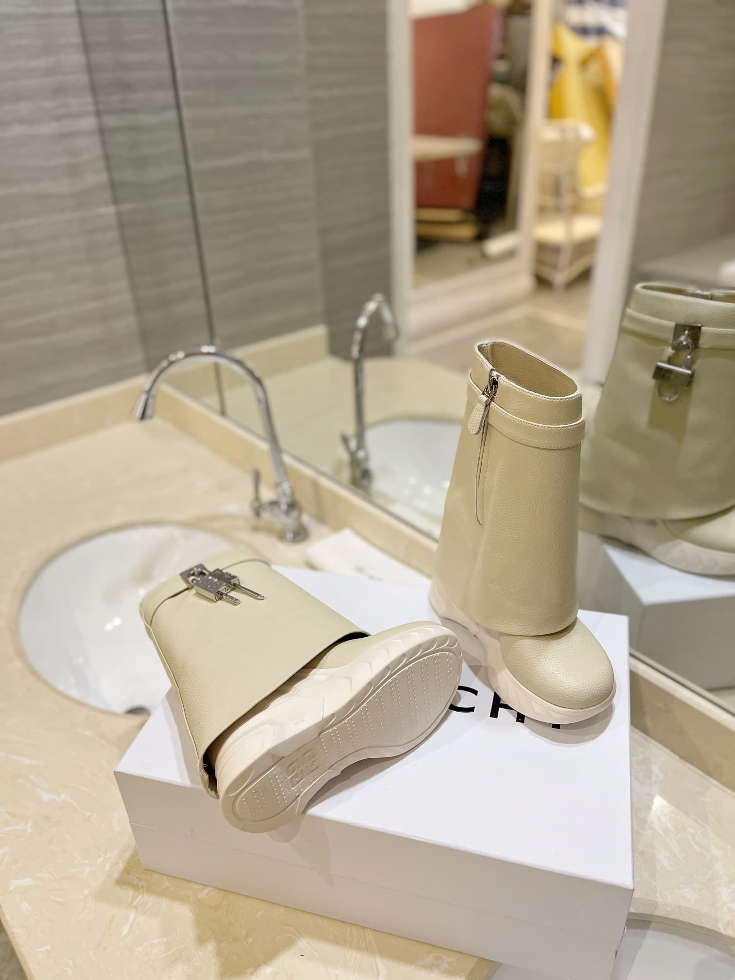 D6523 💰 GIVENCHY QZKEEP 0X0ZX new model with elevated heel, slim-fit shark boots 2026 — image 6