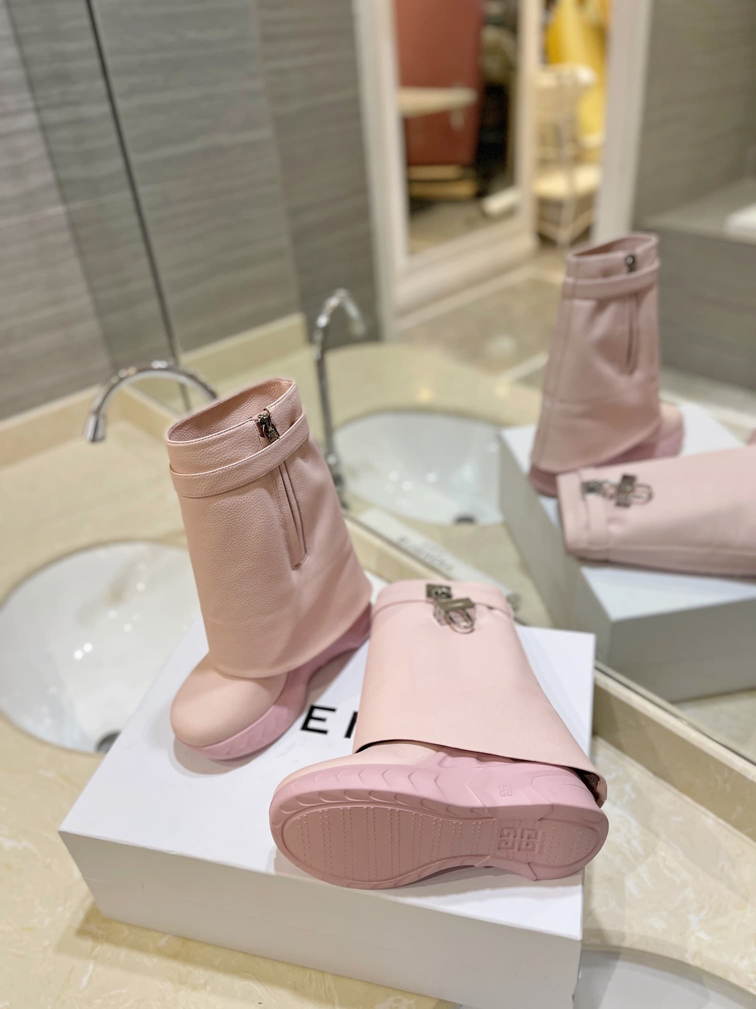 D6520 💰 GIVENCHY QZKEEP 0X0ZX new model high-top shoes with elevated heel, slim-fit, shark-shaped boots 2026 — image 5