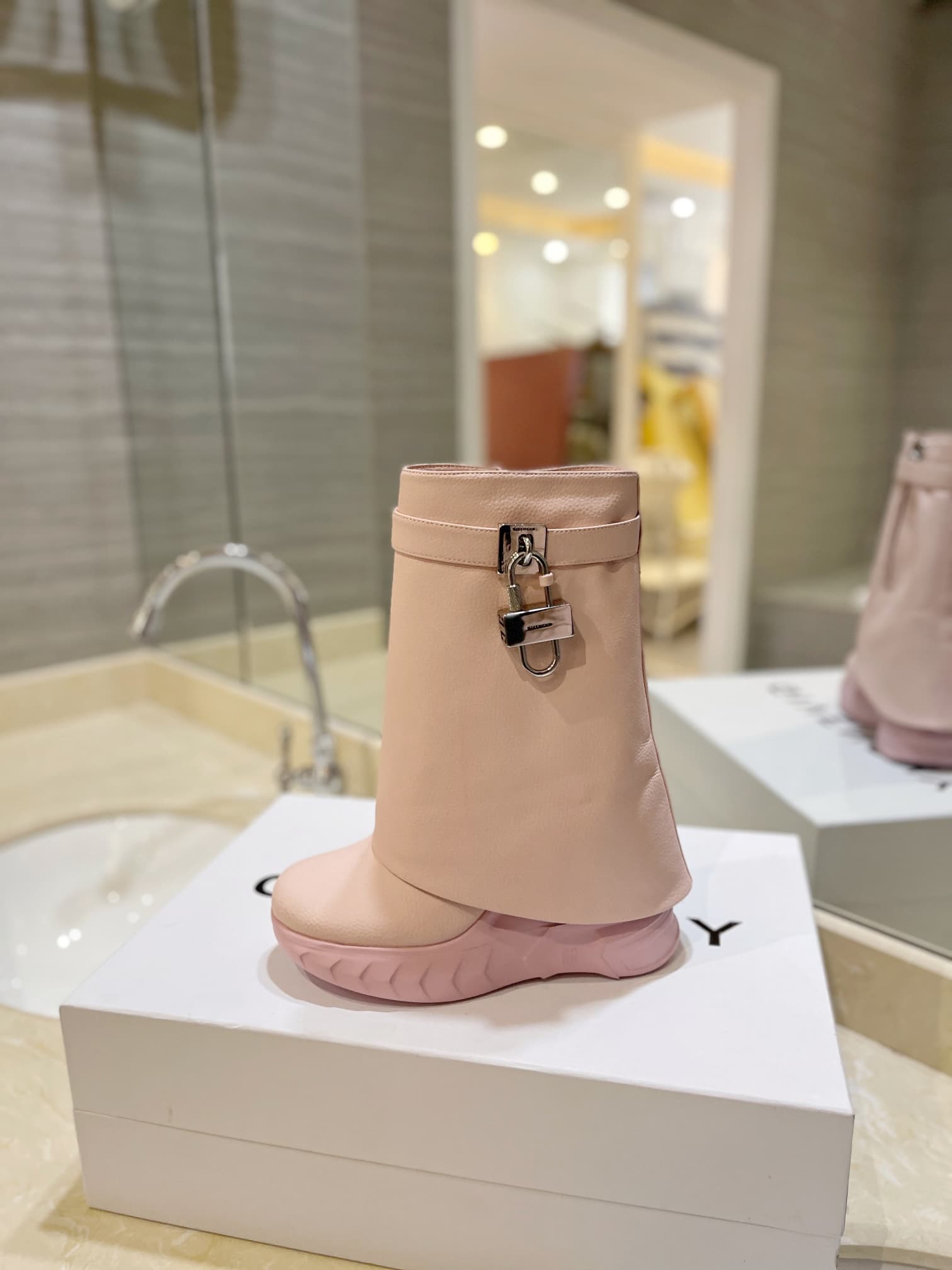 D6520 💰 GIVENCHY QZKEEP 0X0ZX new model high-top shoes with elevated heel, slim-fit, shark-shaped boots 2026 — image 4