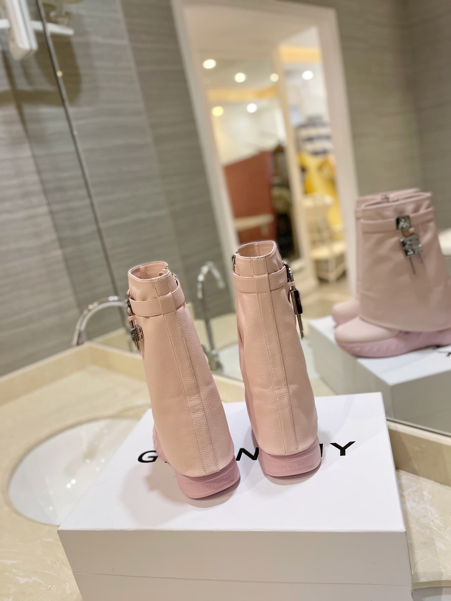 D6520 💰 GIVENCHY QZKEEP 0X0ZX new model high-top shoes with elevated heel, slim-fit, shark-shaped boots 2026 — image 8