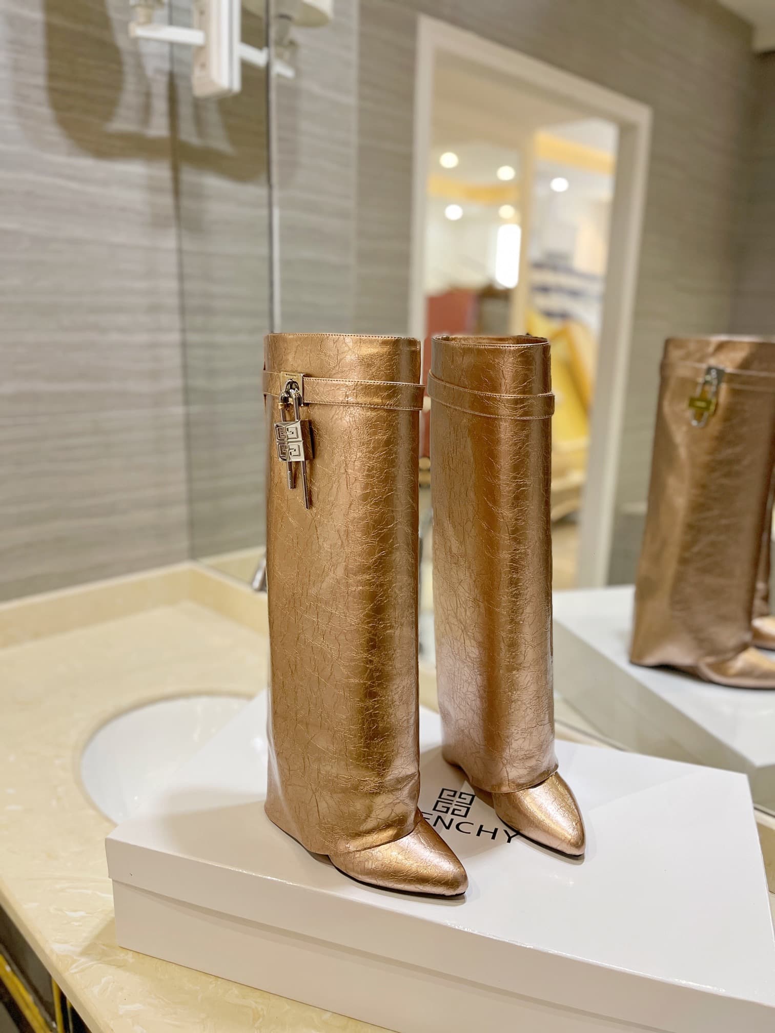 D6533 💰 Authentic version customized for specialty stores — image 1