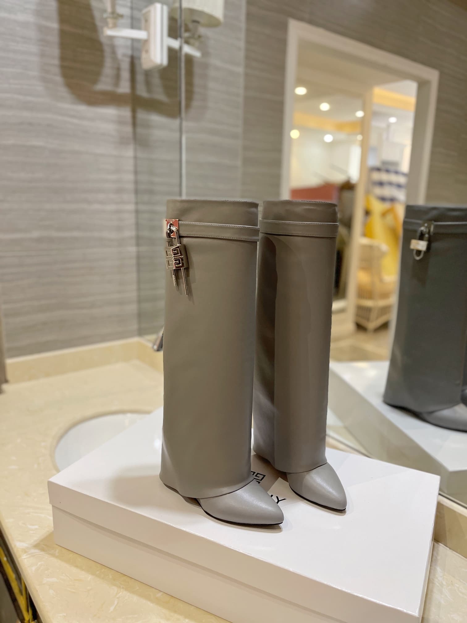 D6556 💰 Authentic version customized for specialty stores — image 1