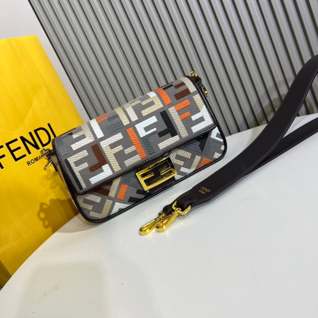 C2934 Ready-to-use bag made of top-quality leather, in its original 2022 style: It has a very summery look; colorful rainbow🌈F embroidery. This Fendi Baguette pattern bag is definitely a trendy item for this summer! It looks great when worn; it’s also hig — image 3