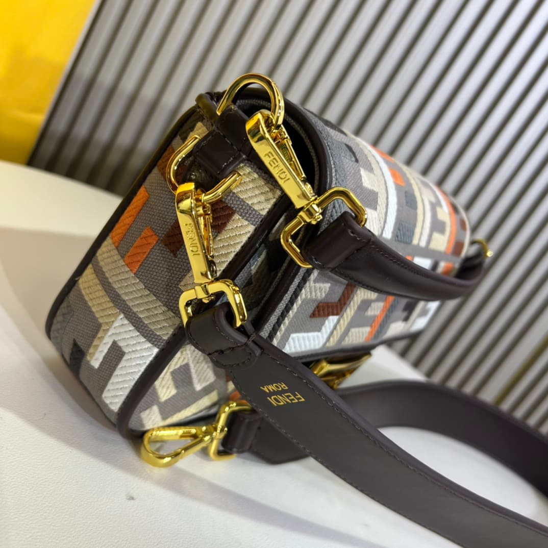 C2934 Ready-to-use bag made of top-quality leather, in its original 2022 style: It has a very summery look; colorful rainbow🌈F embroidery. This Fendi Baguette pattern bag is definitely a trendy item for this summer! It looks great when worn; it’s also hig — image 6