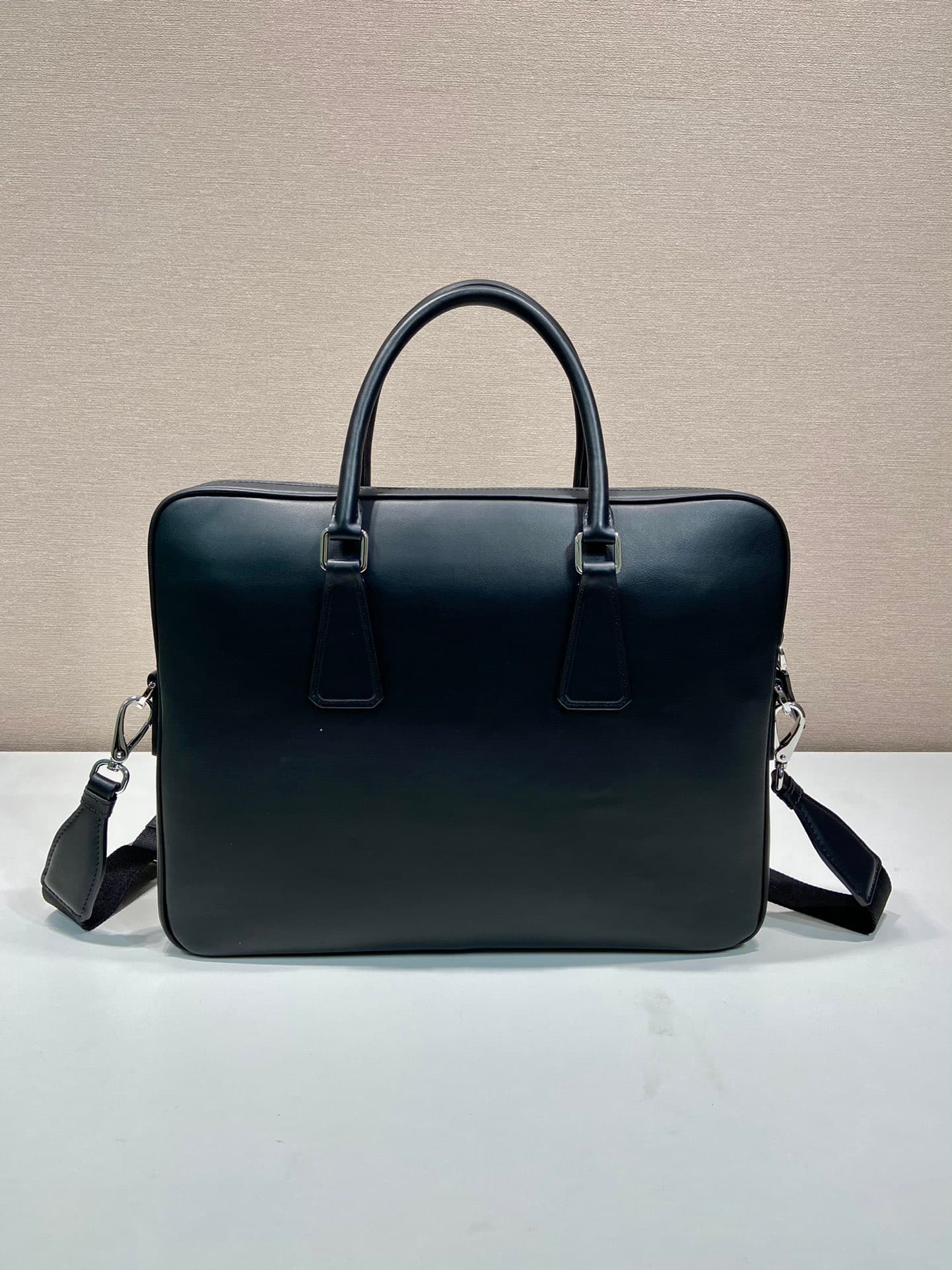 C6997 🎉New briefcase🎉2VE368 Nappa leather🎉🎉 — image 4
