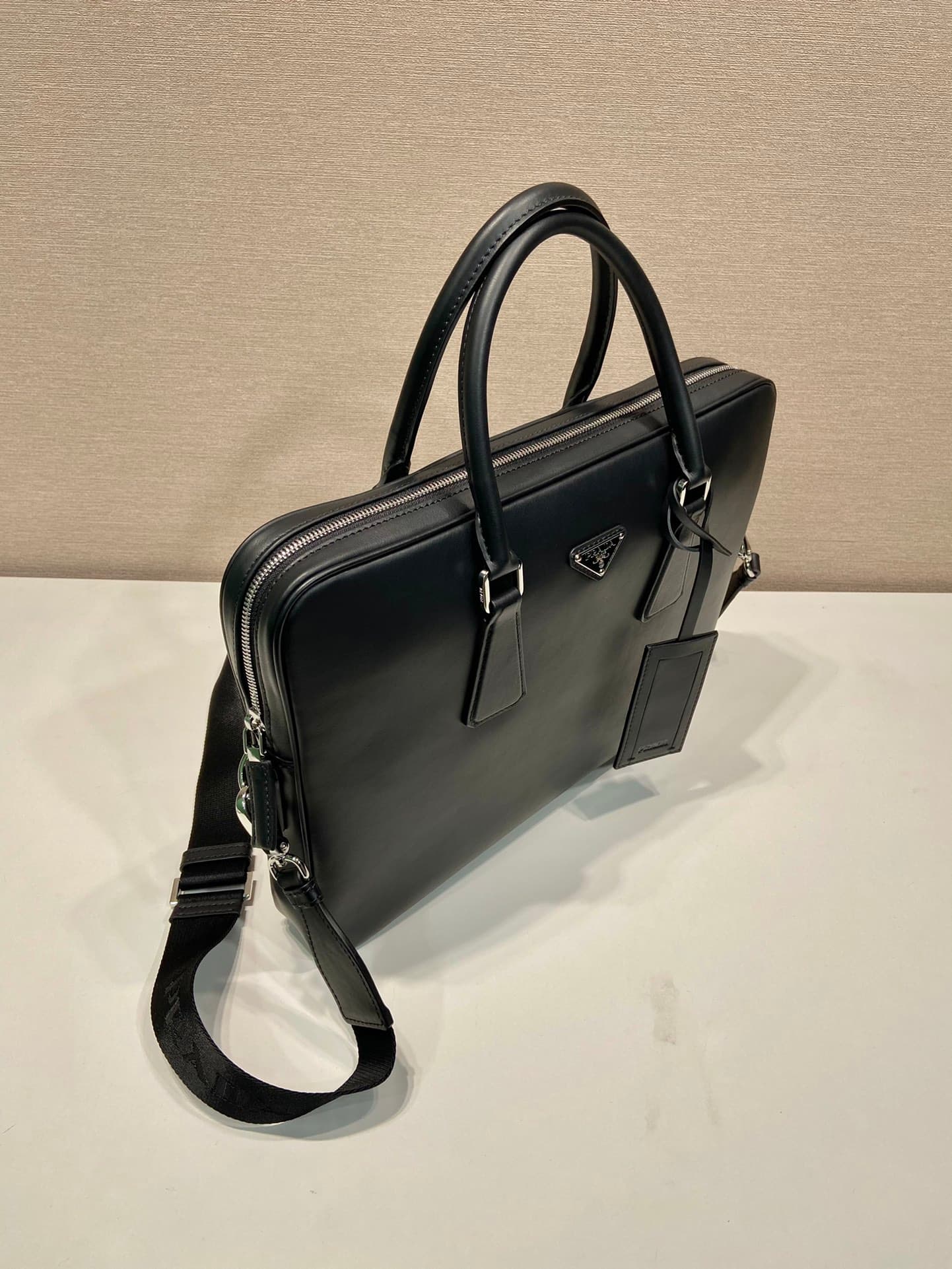 C6997 🎉New briefcase🎉2VE368 Nappa leather🎉🎉 — image 3