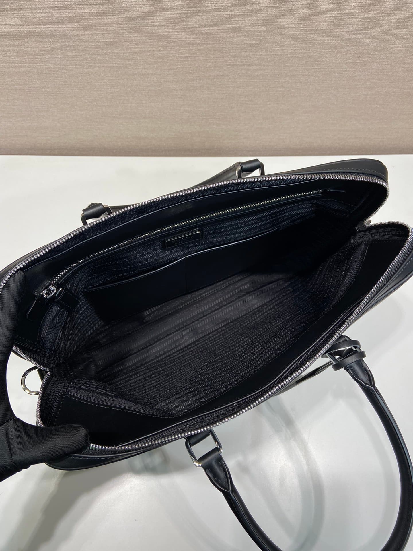 C6997 🎉New briefcase🎉2VE368 Nappa leather🎉🎉 — image 8