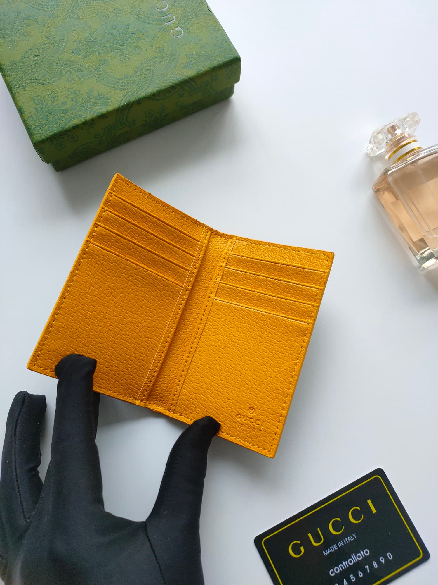 C97 💰GG detailed long cardholder. It features the exclusive elements of Gucci, along with vibrant colors. This long cardholder is crafted from GG Supreme canvas, with red accents that create a subtle contrast and beauty in this compact daily accessory. — image 5