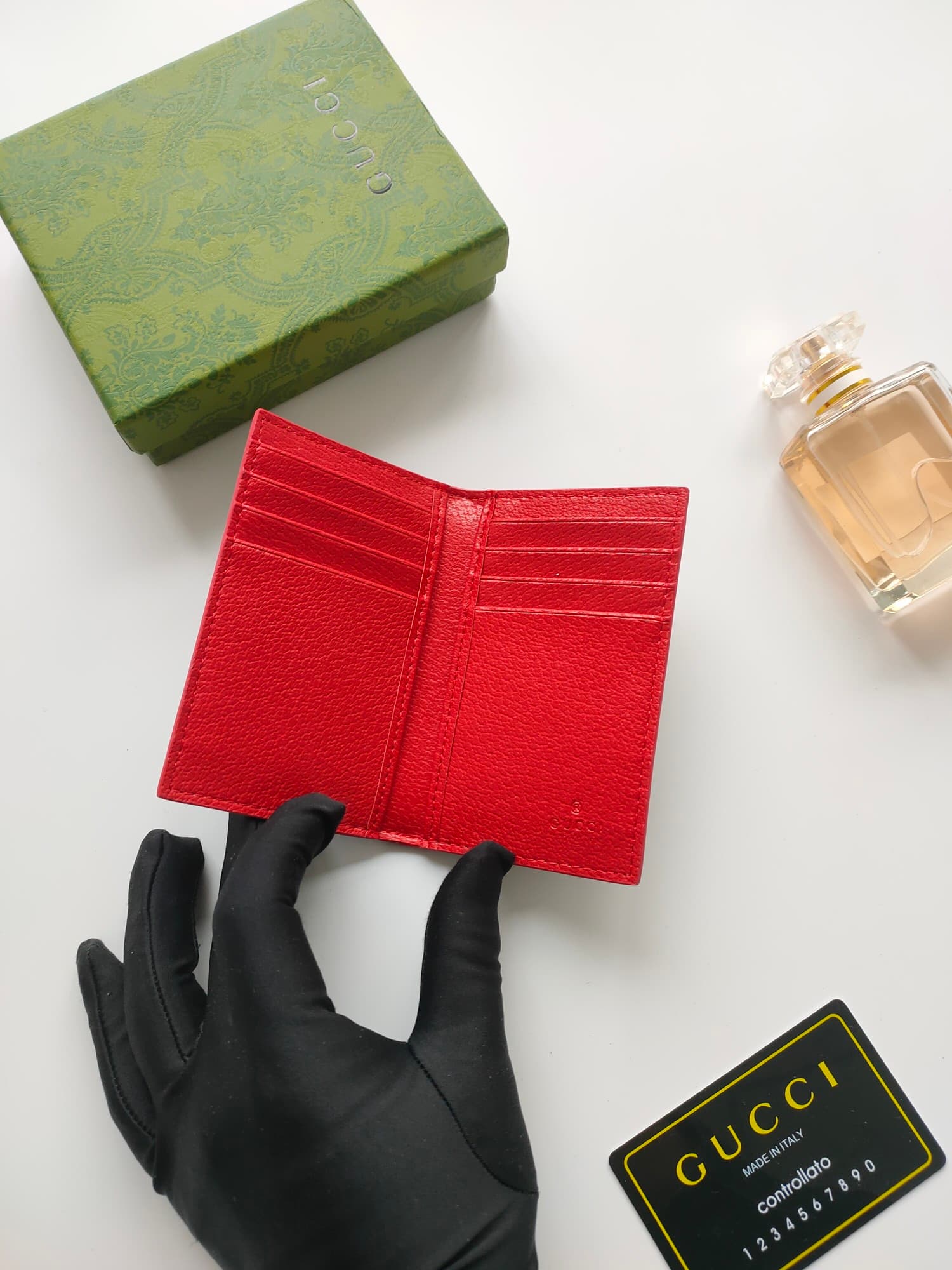 C94 💰GG detail-length cardholder. It features the exclusive elements of Gucci, along with vibrant colors. This long cardholder is crafted from GG Supreme canvas, with red accents integrated seamlessly, creating a delicate contrast that adds elegance to th — image 5
