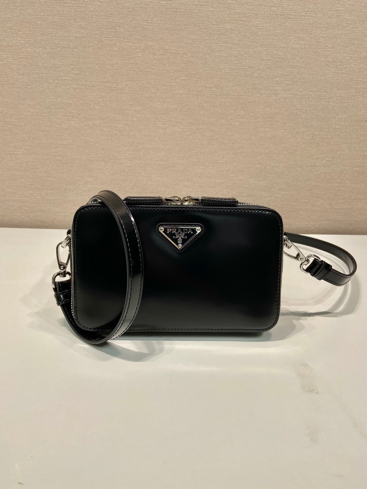 C6991 🎉New postman bag🎉2VH173 with shiny finish🎉🎉 — image 2