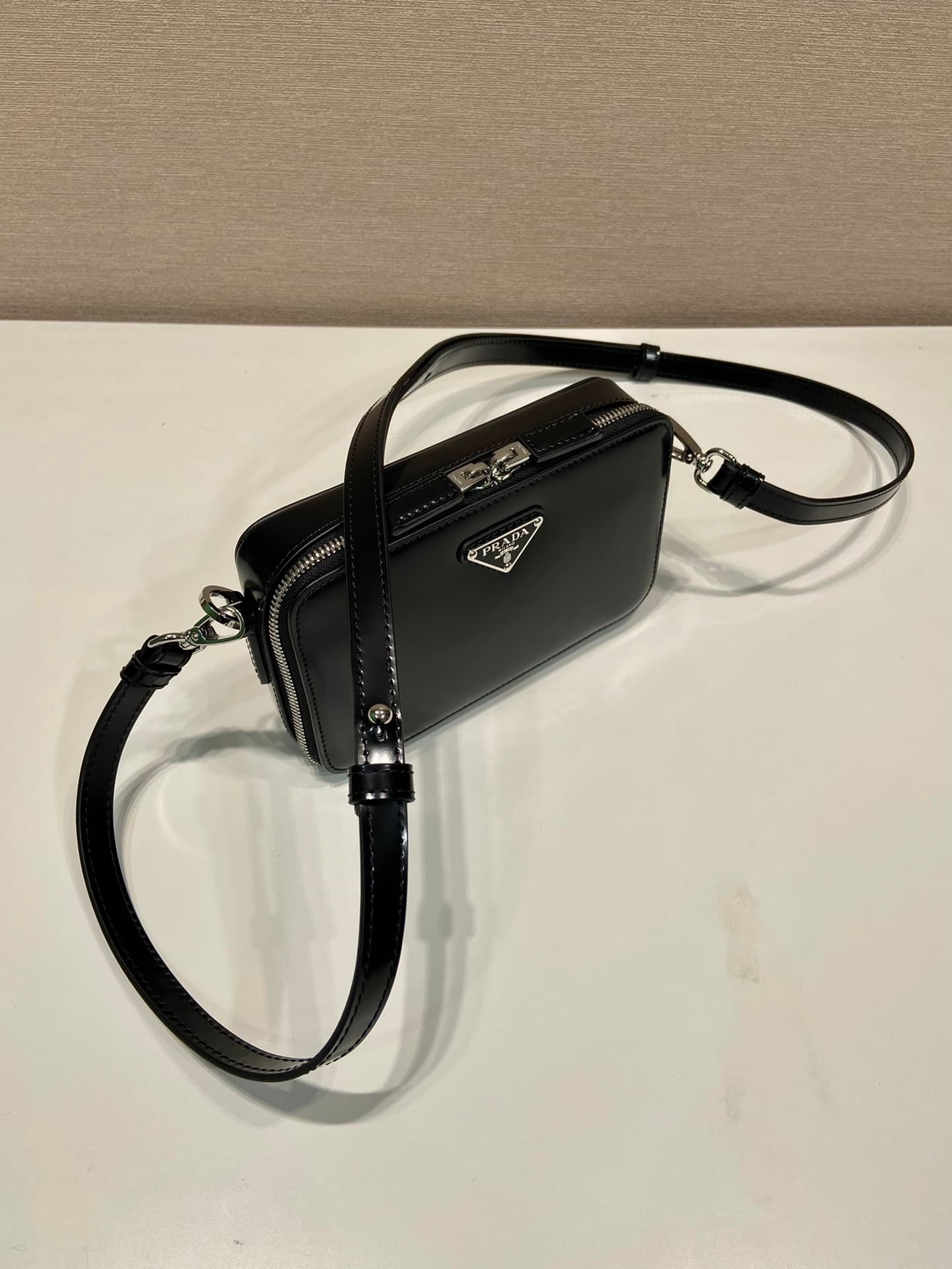 C6991 🎉New postman bag🎉2VH173 with shiny finish🎉🎉 — image 3