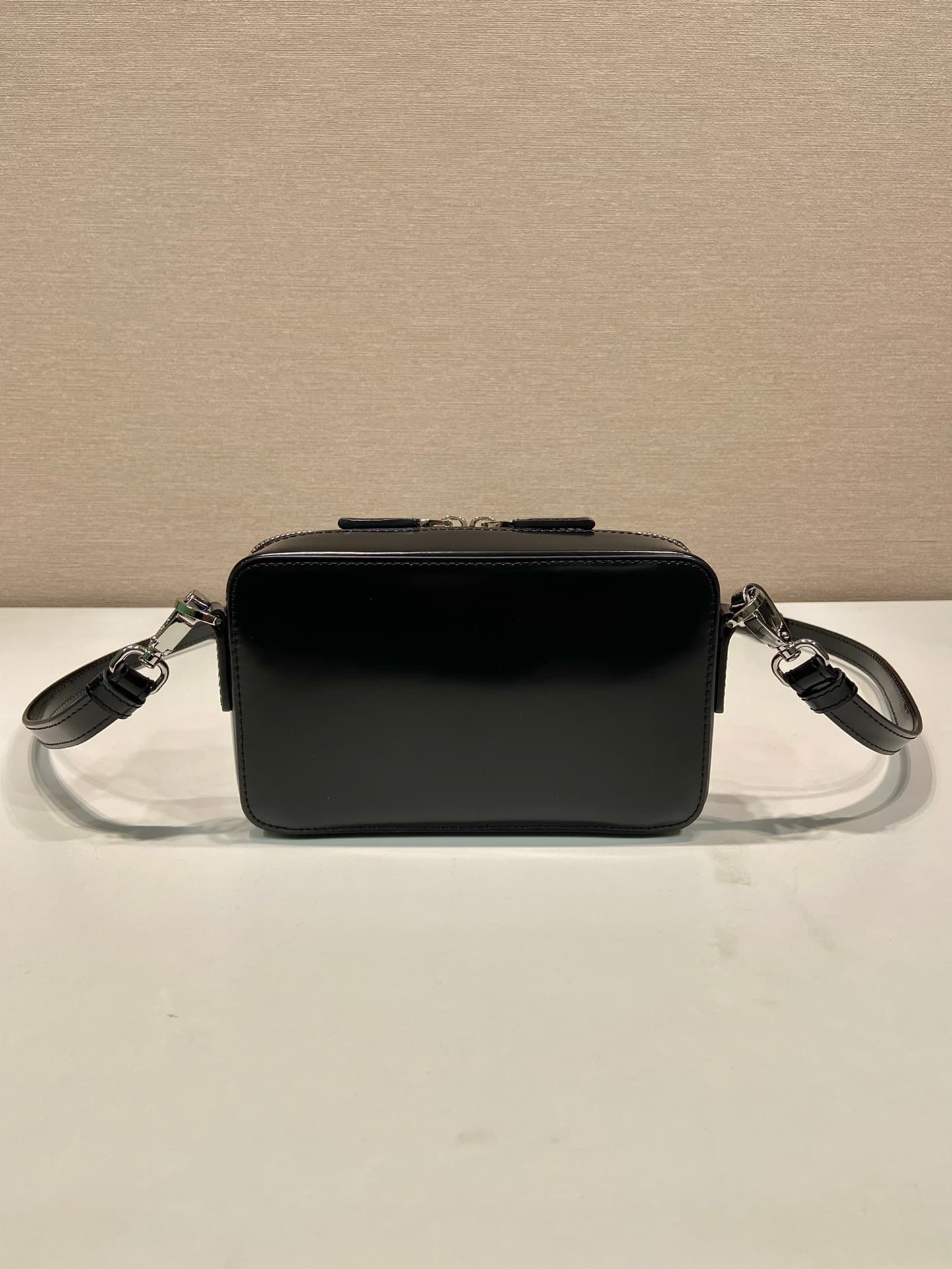 C6991 🎉New postman bag🎉2VH173 with shiny finish🎉🎉 — image 5