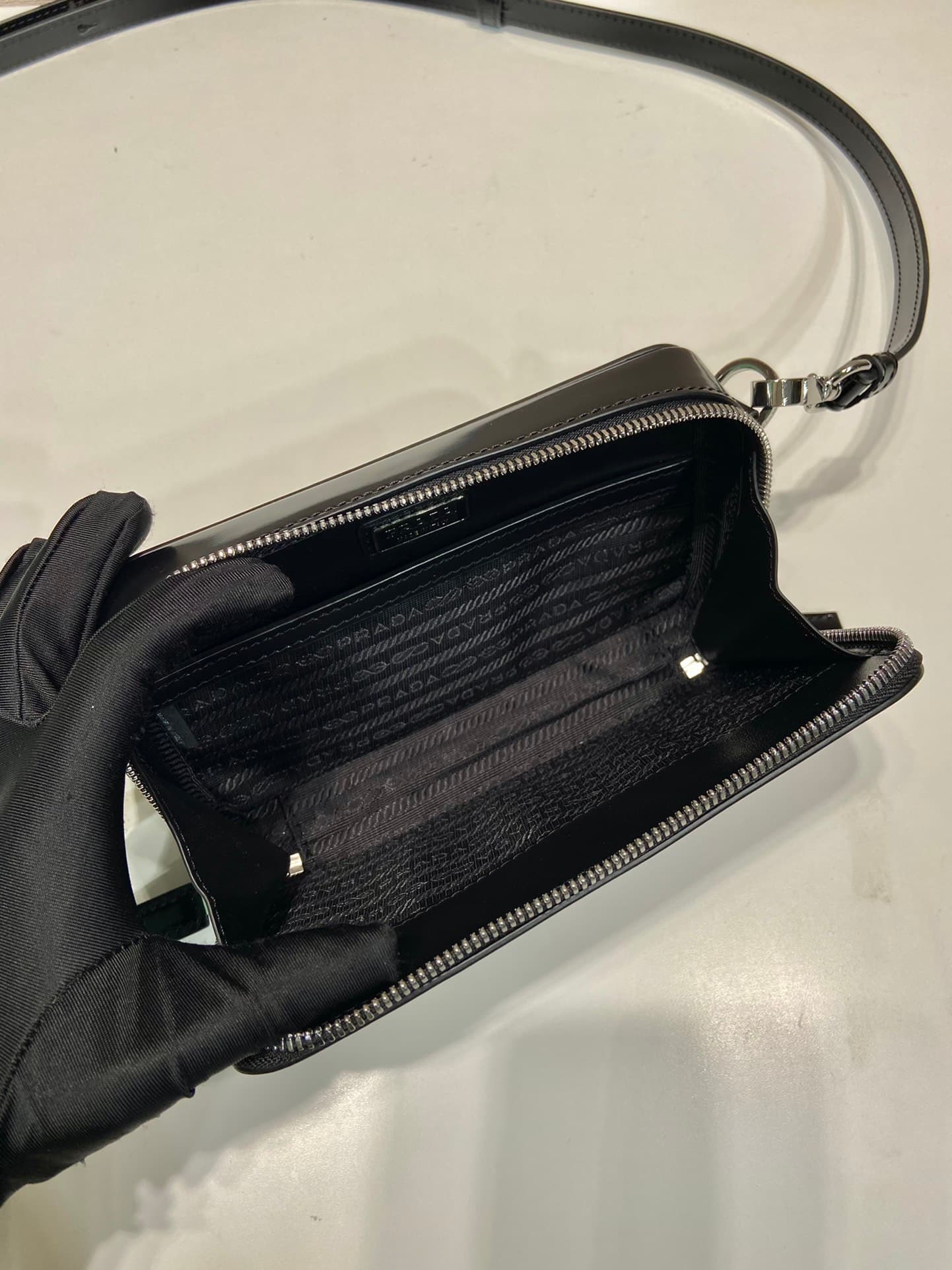 C6991 🎉New postman bag🎉2VH173 with shiny finish🎉🎉 — image 8