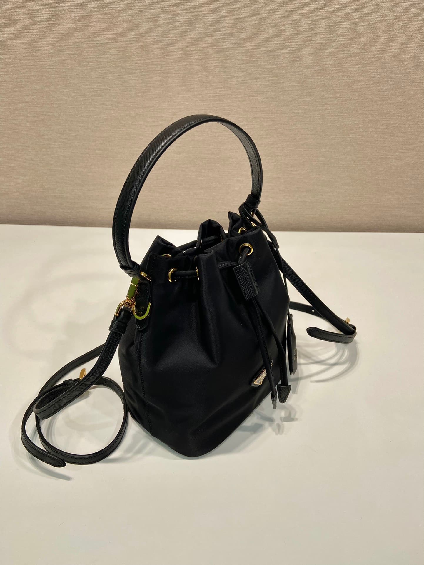 C6973 🎉New bucket bag🎉1BE067 upgraded version🎉🎉 — image 3