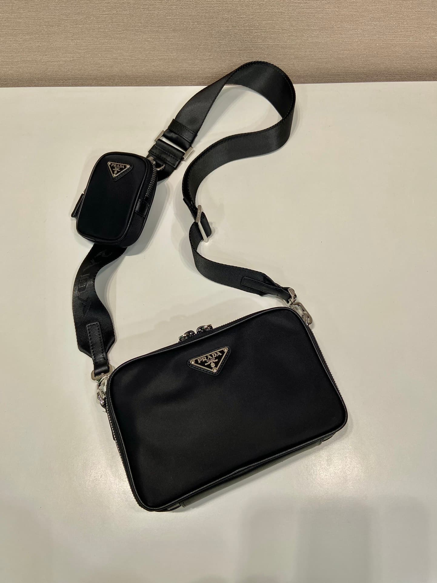 C6943 🎉New type of messenger bag🎉2VH070/cross-pattern🎉🎉 — image 3