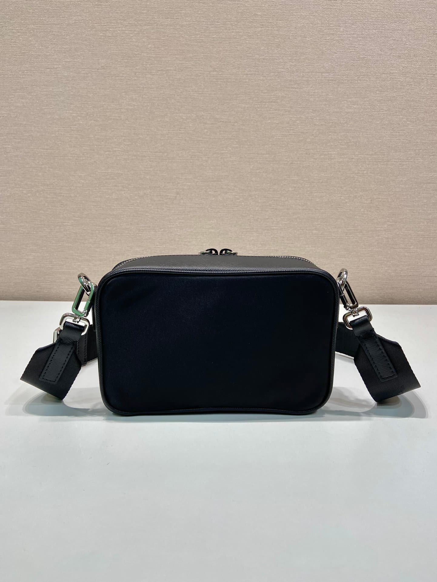 C6943 🎉New type of messenger bag🎉2VH070/cross-pattern🎉🎉 — image 4