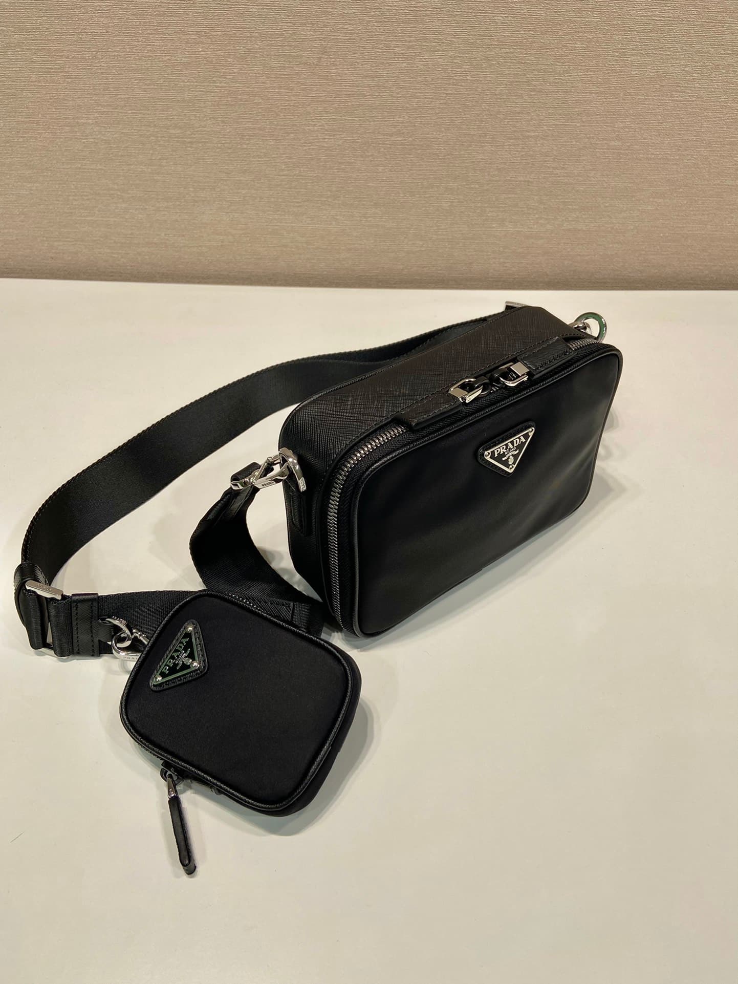 C6943 🎉New type of messenger bag🎉2VH070/cross-pattern🎉🎉 — image 2