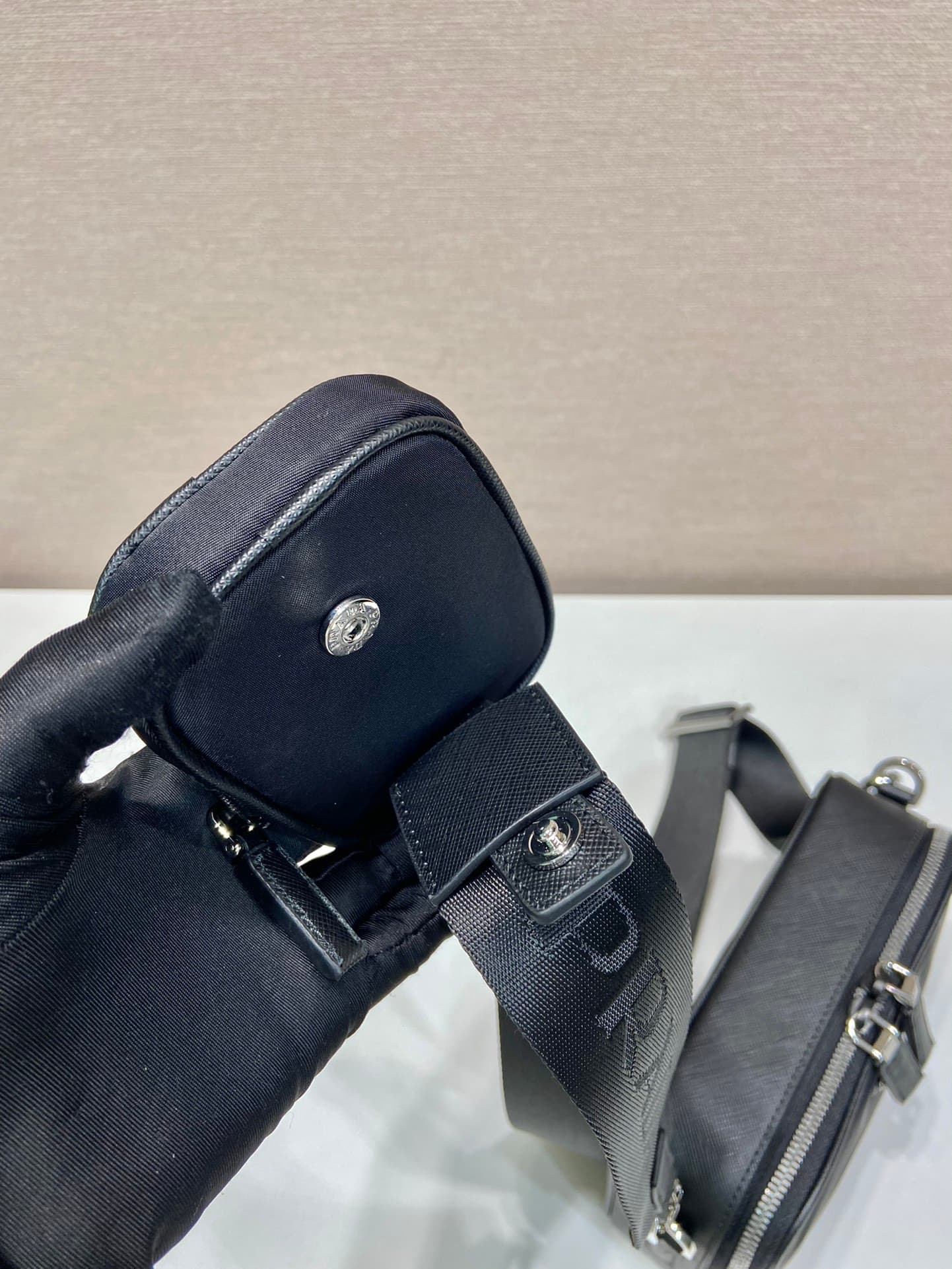 C6943 🎉New type of messenger bag🎉2VH070/cross-pattern🎉🎉 — image 7