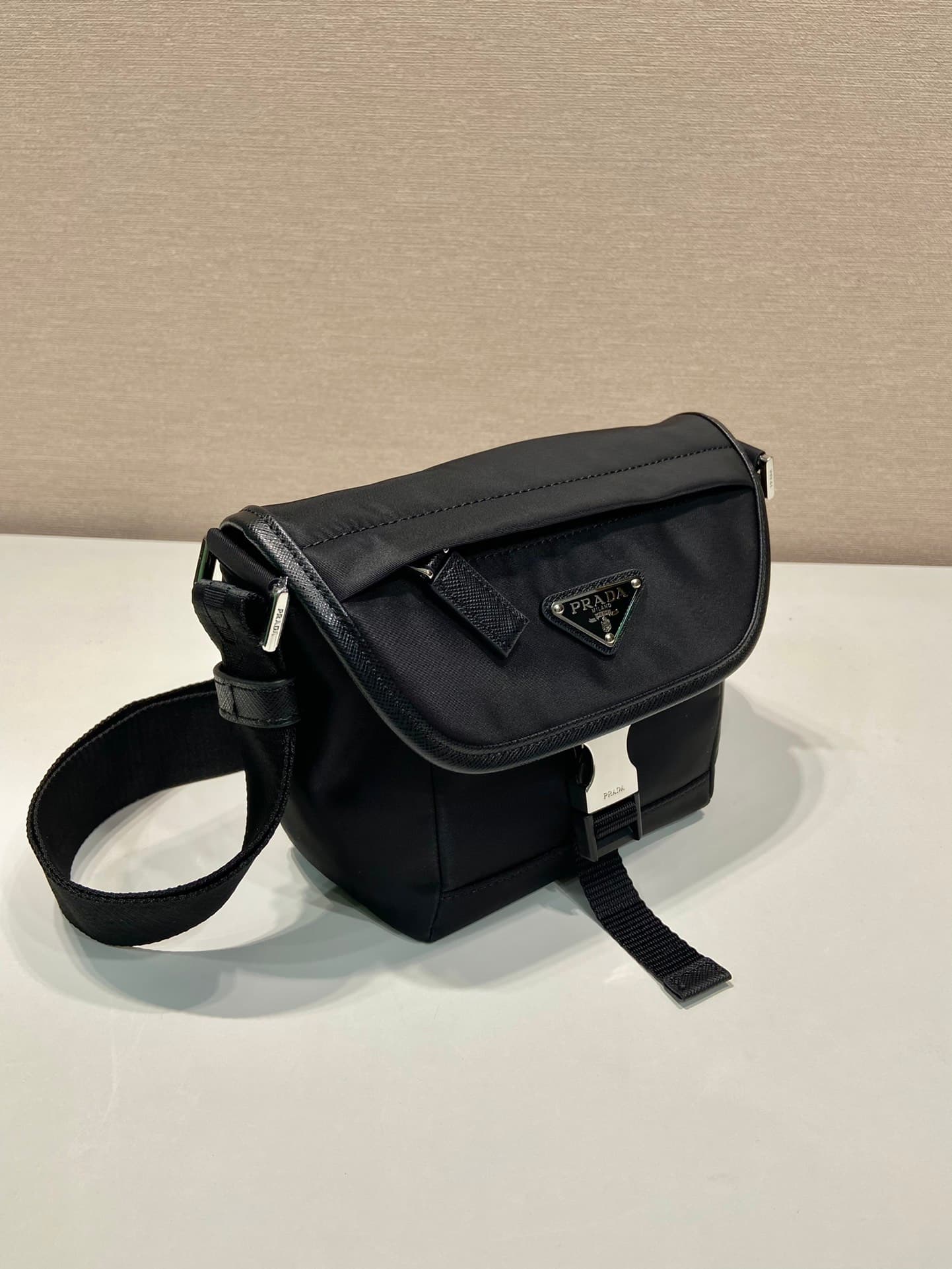 C6939 🎉New delivery bag🎉2VD070 mini model🎉🎉 — image 3