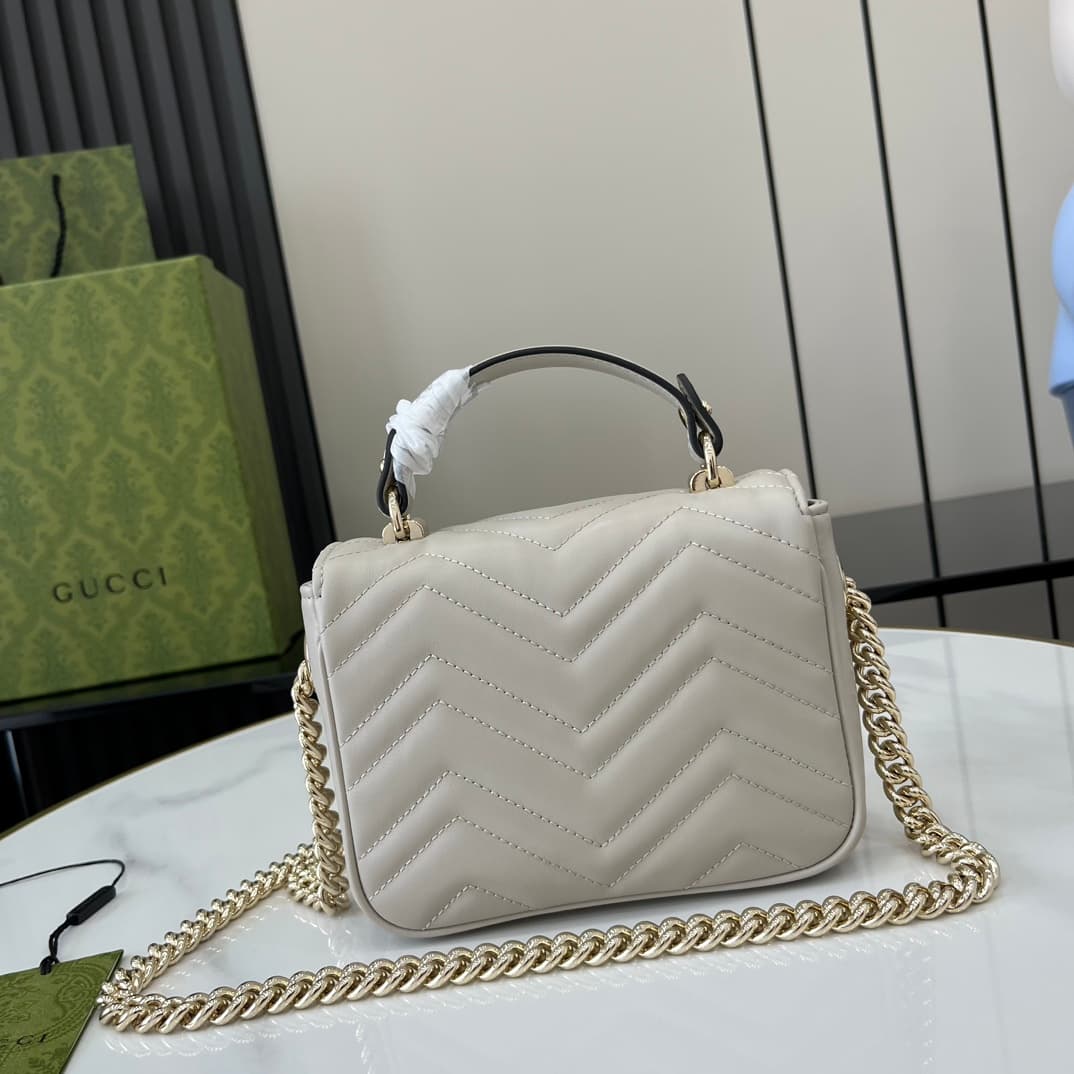 C4021 GG Marmont collection mini handbag. The GG Marmont collection presents a new silhouette with classic colors, showcasing the charm of early autumn. This handbag is made of quilted V-shaped leather in Gucci Rosso Ancora light gray, with detachable buc — image 3