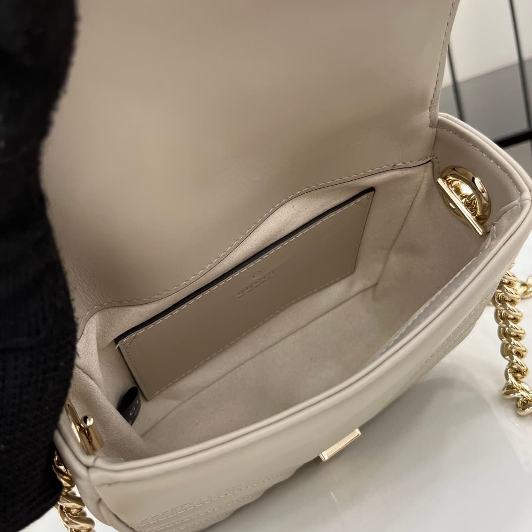 C4021 GG Marmont collection mini handbag. The GG Marmont collection presents a new silhouette with classic colors, showcasing the charm of early autumn. This handbag is made of quilted V-shaped leather in Gucci Rosso Ancora light gray, with detachable buc — image 8