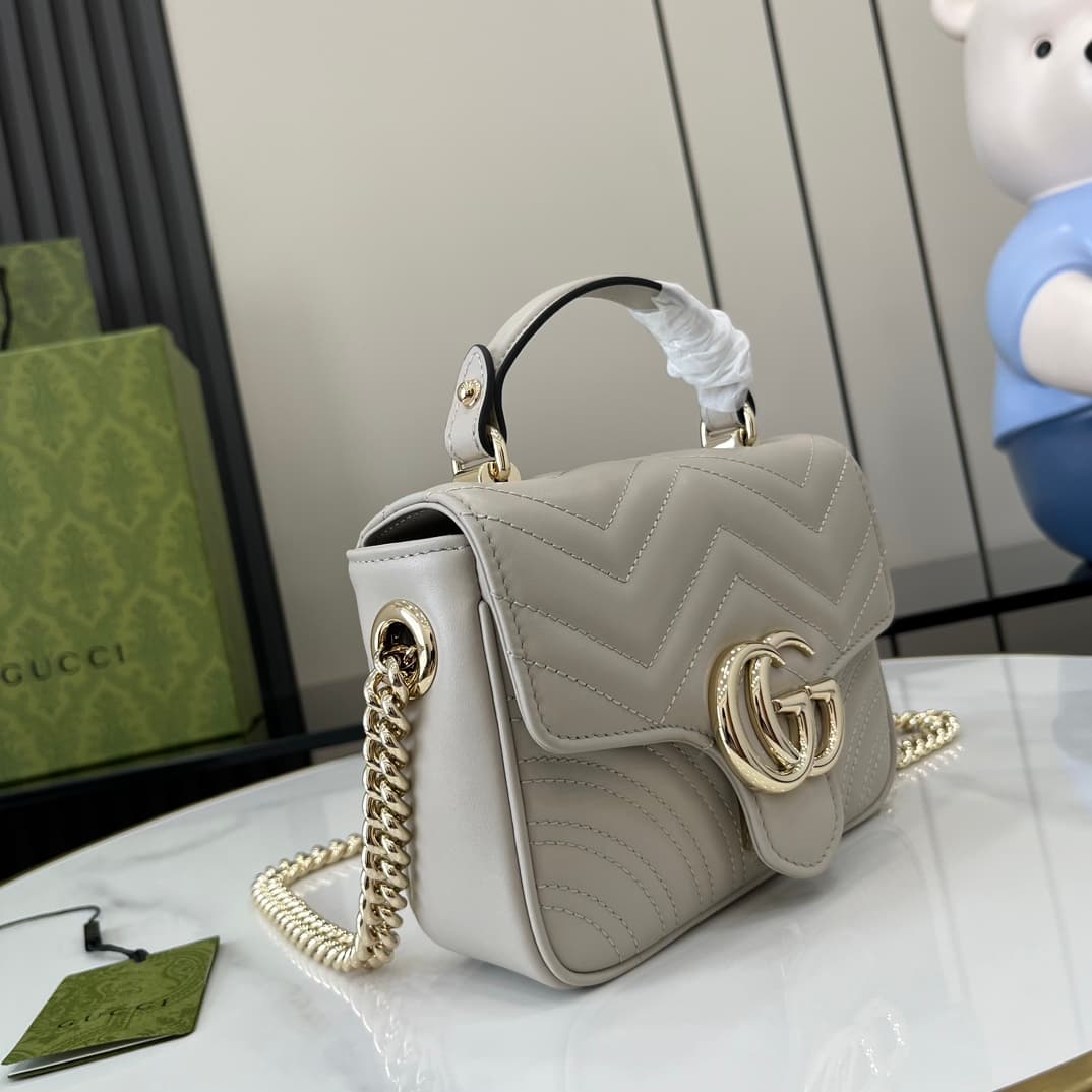 C4021 GG Marmont collection mini handbag. The GG Marmont collection presents a new silhouette with classic colors, showcasing the charm of early autumn. This handbag is made of quilted V-shaped leather in Gucci Rosso Ancora light gray, with detachable buc — image 2