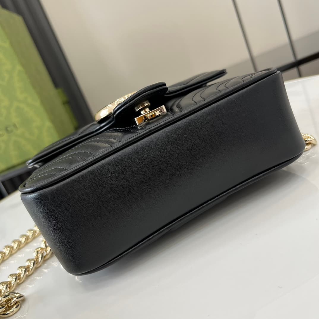 C4020 GG Marmont collection mini handbag. The GG Marmont collection presents a new silhouette with classic colors, exuding the charm of early autumn. This handbag is made of Gucci Black (Rosso Ancora) V-shaped leather sewn together, with detachable buckle — image 4