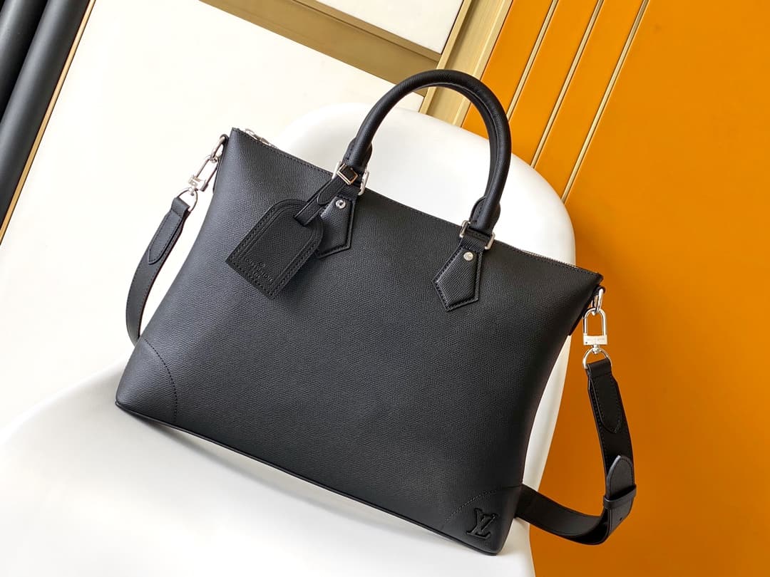 C4989 💰M30978 code-changing chip – top-quality original model. Cross-patterned outer layer of cowhide leather. This Slim briefcase features a smooth shape created with Taïga cowhide leather and reinforced corners, with the brand name marked by metal LV le — image 1
