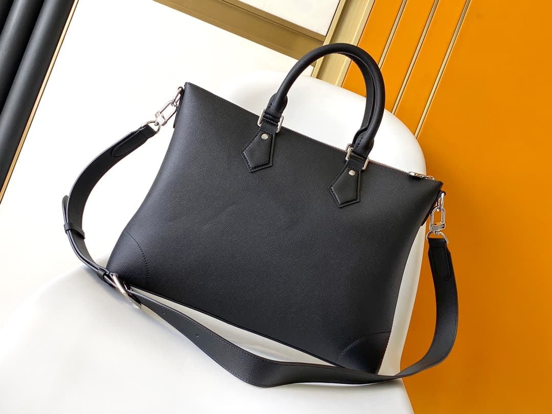 C4989 💰M30978 code-changing chip – top-quality original model. Cross-patterned outer layer of cowhide leather. This Slim briefcase features a smooth shape created with Taïga cowhide leather and reinforced corners, with the brand name marked by metal LV le — image 3