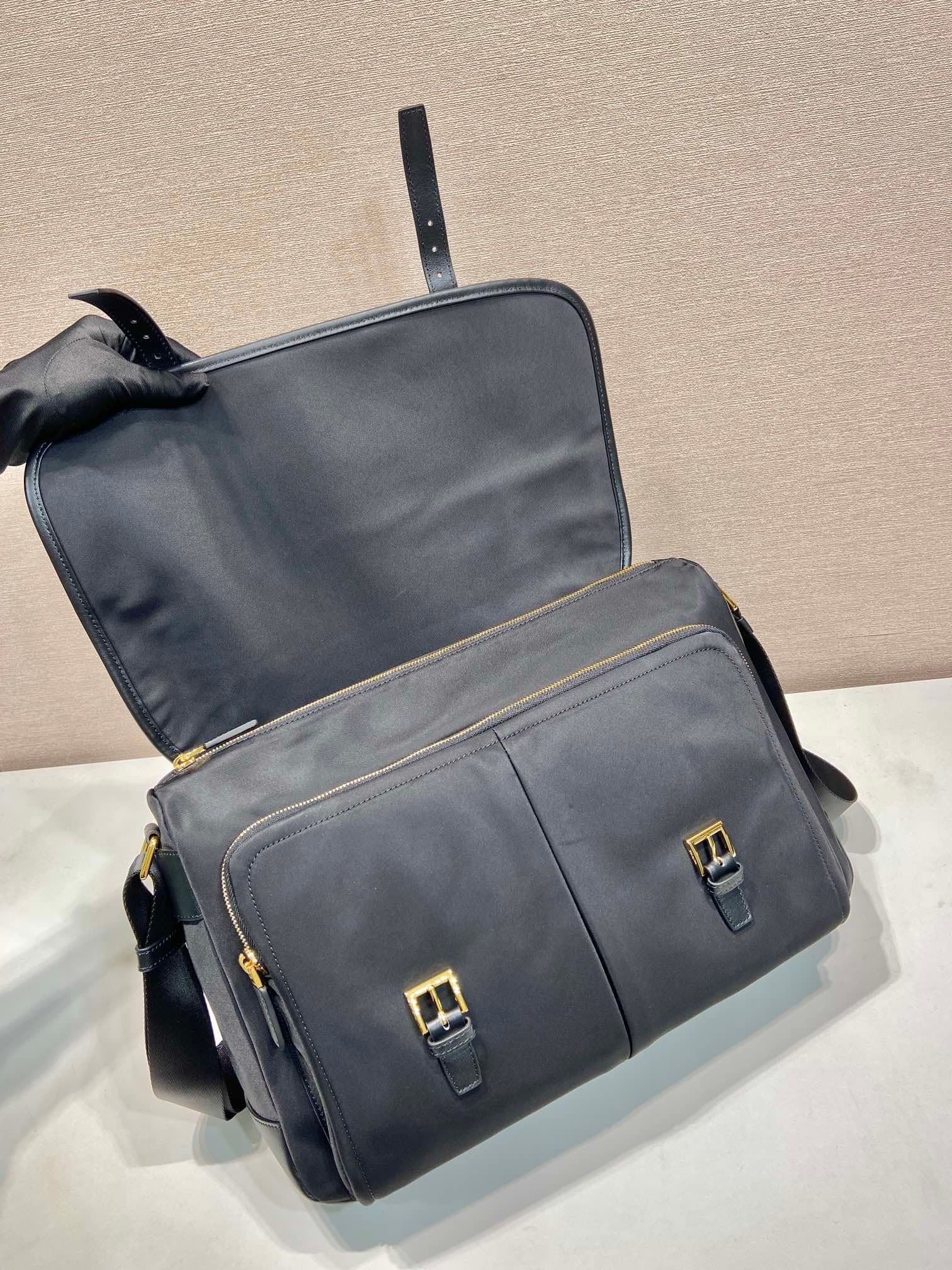 C6995 🎉New courier bag🎉1BD369🎉🎉 — image 7