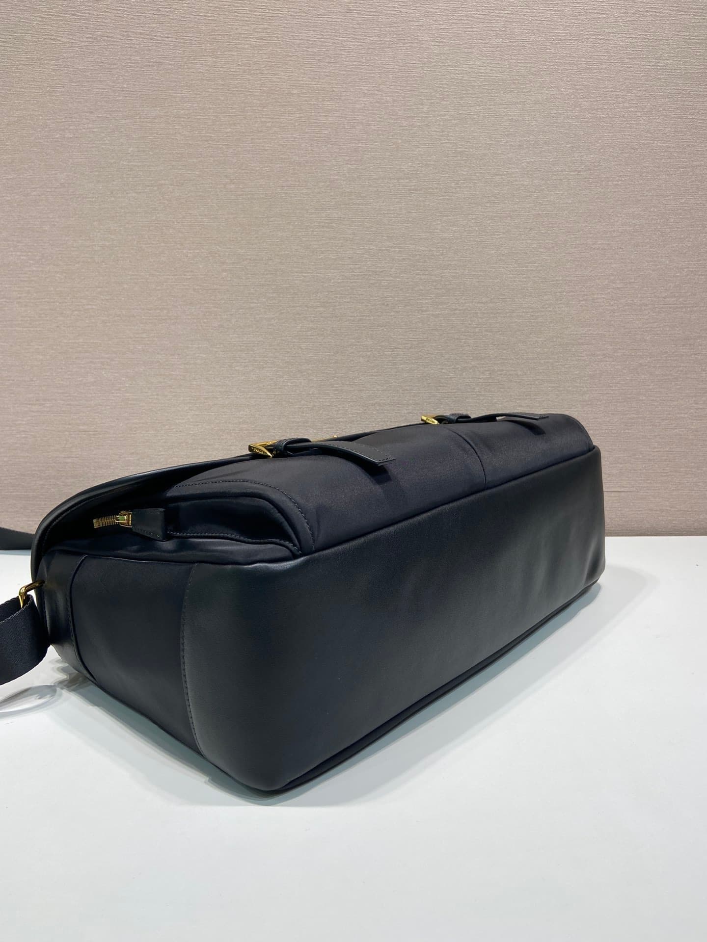 C6995 🎉New courier bag🎉1BD369🎉🎉 — image 6