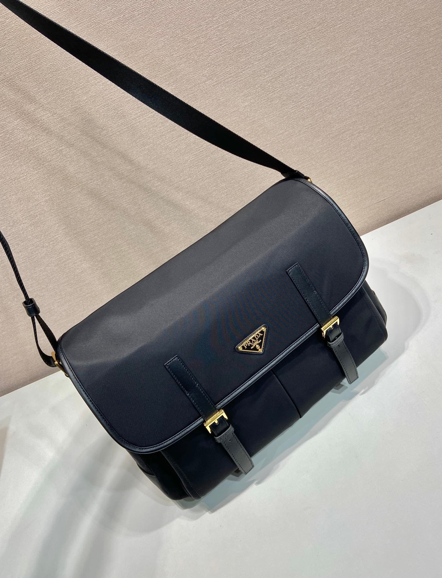 C6995 🎉New courier bag🎉1BD369🎉🎉 — image 3