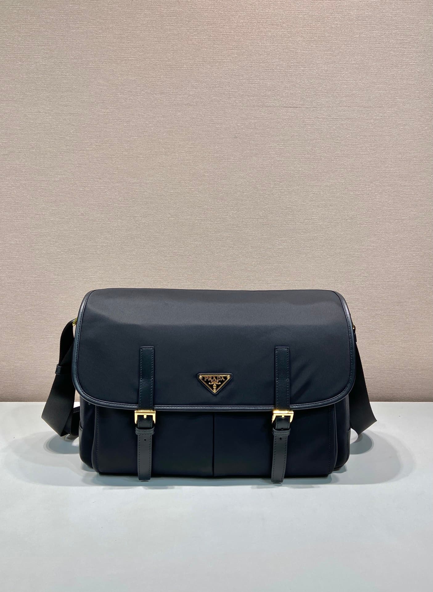 C6995 🎉New courier bag🎉1BD369🎉🎉 — image 2