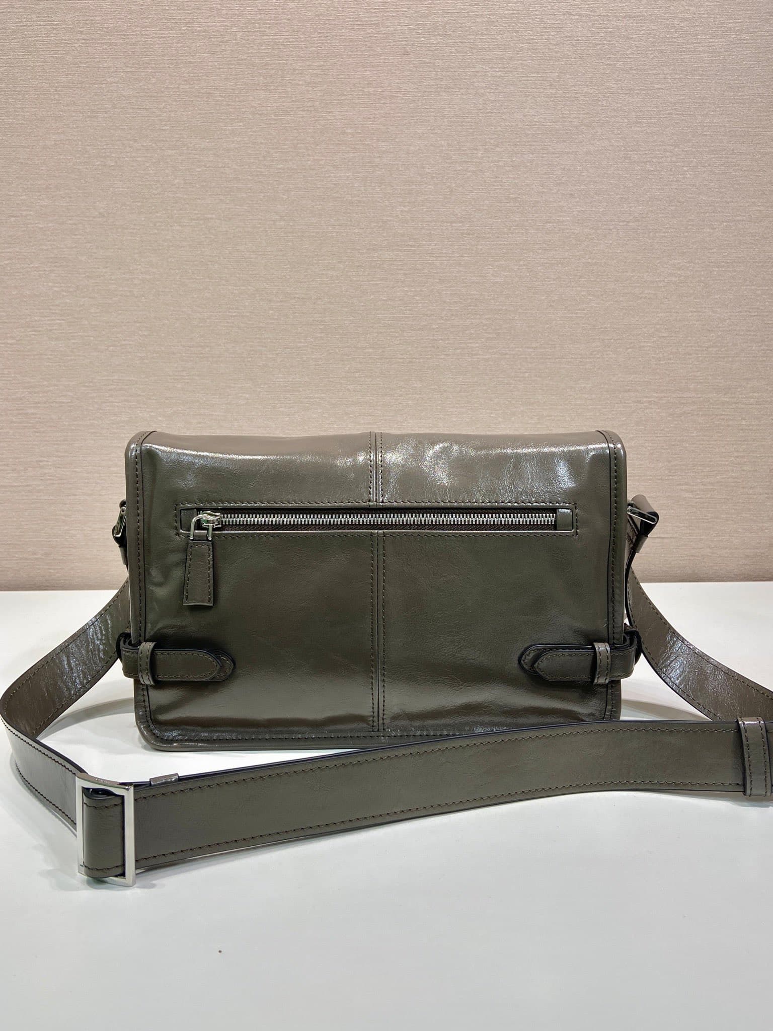 C6958 🎉New oil-wax bag🎉2VD073 postman bag🎉🎉 — image 4
