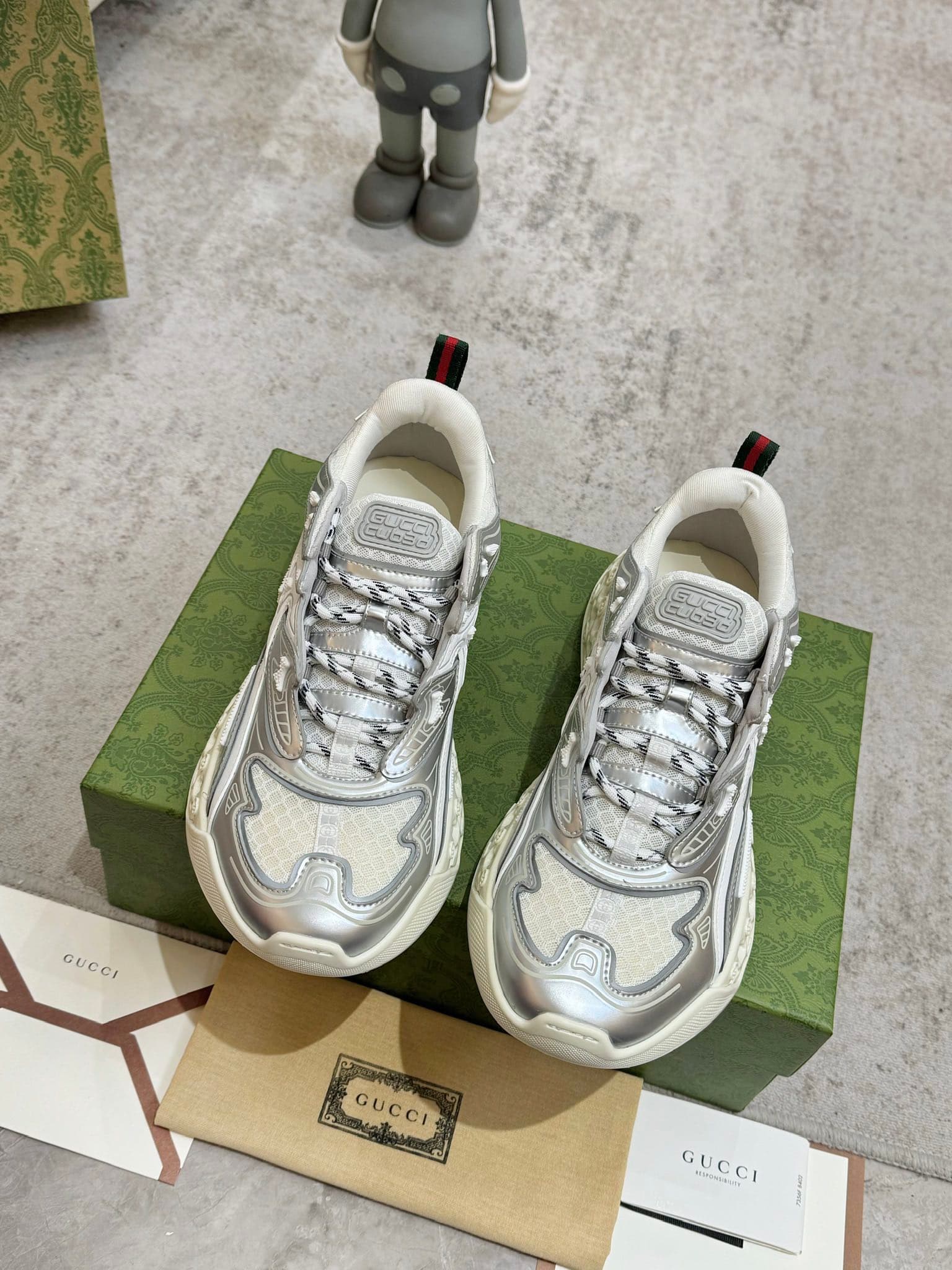 D6837 Gucci introduces new models—sports shoes, crafted with significant investment, feature the brand’s iconic stripes and straps for a fresh look 😍😍 When vintage elements meet futuristic designs 🎊🎊 These new Gucci shoes truly push the boundaries of fash — image 5
