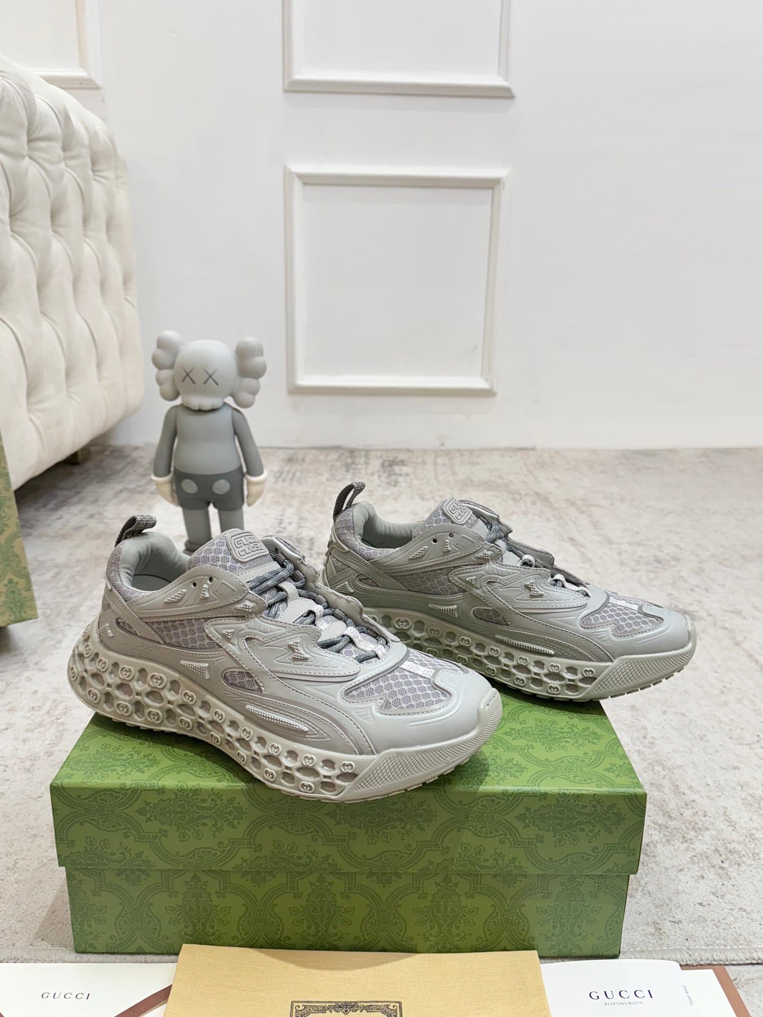 D6835 Gucci introduces new models. These sports shoes are beautifully crafted to bring back the brand’s iconic stripes and straps😍😍 When vintage elements meet futuristic designs🎊🎊 These new Gucci shoes truly push the boundaries of fashion trends💥 — image 6