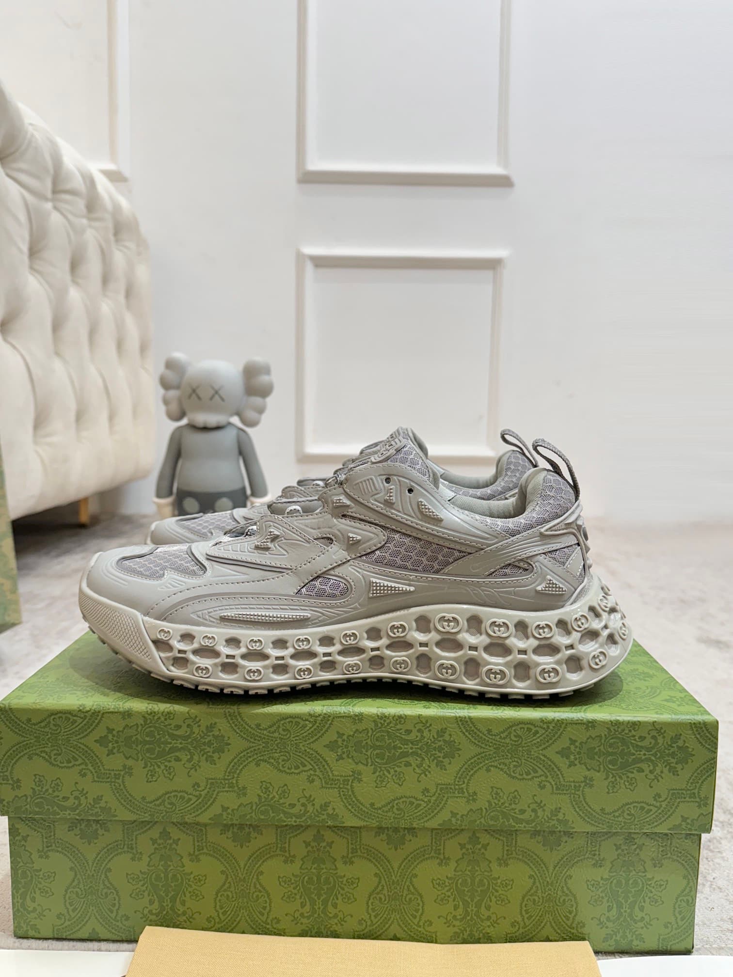 D6835 Gucci introduces new models. These sports shoes are beautifully crafted to bring back the brand’s iconic stripes and straps😍😍 When vintage elements meet futuristic designs🎊🎊 These new Gucci shoes truly push the boundaries of fashion trends💥 — image 2