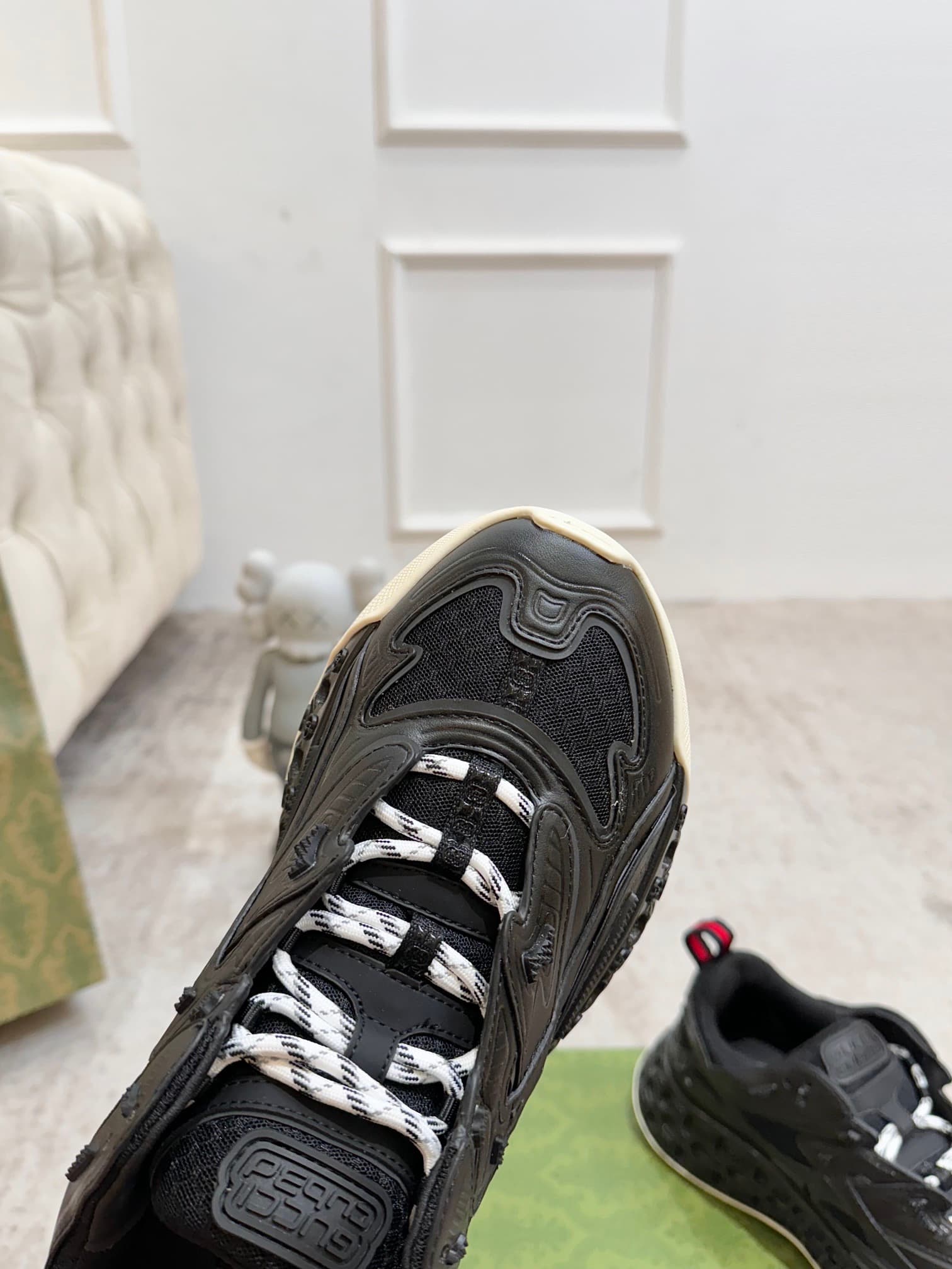 D6834 Gucci introduces new models—sports shoes, carefully crafted to bring back the brand’s iconic stripes and straps😍😍 When vintage elements meet futuristic designs🎊🎊 These new Gucci shoes truly push the boundaries of fashion trends💥 — image 2