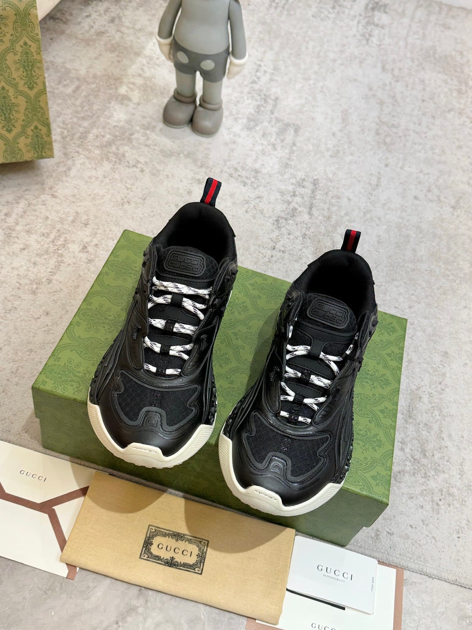 D6834 Gucci introduces new models—sports shoes, carefully crafted to bring back the brand’s iconic stripes and straps😍😍 When vintage elements meet futuristic designs🎊🎊 These new Gucci shoes truly push the boundaries of fashion trends💥 — image 4