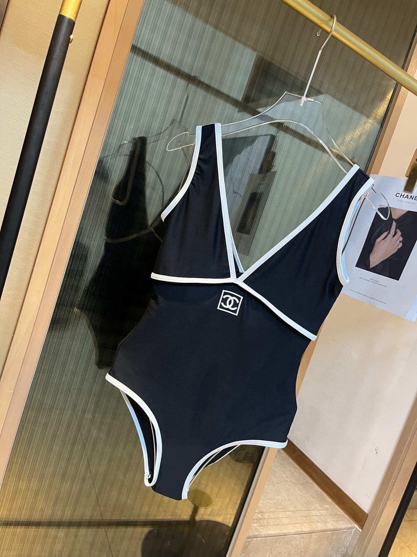 C24860 ¥ — image 2