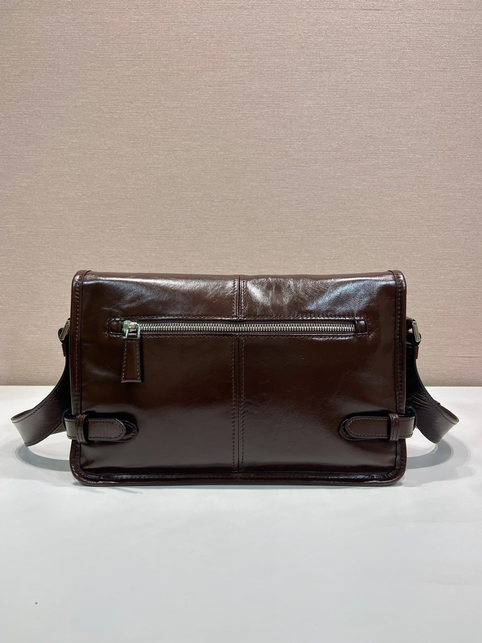 C6957 🎉New oil-wax bag🎉2VD073 postman bag🎉🎉 — image 4