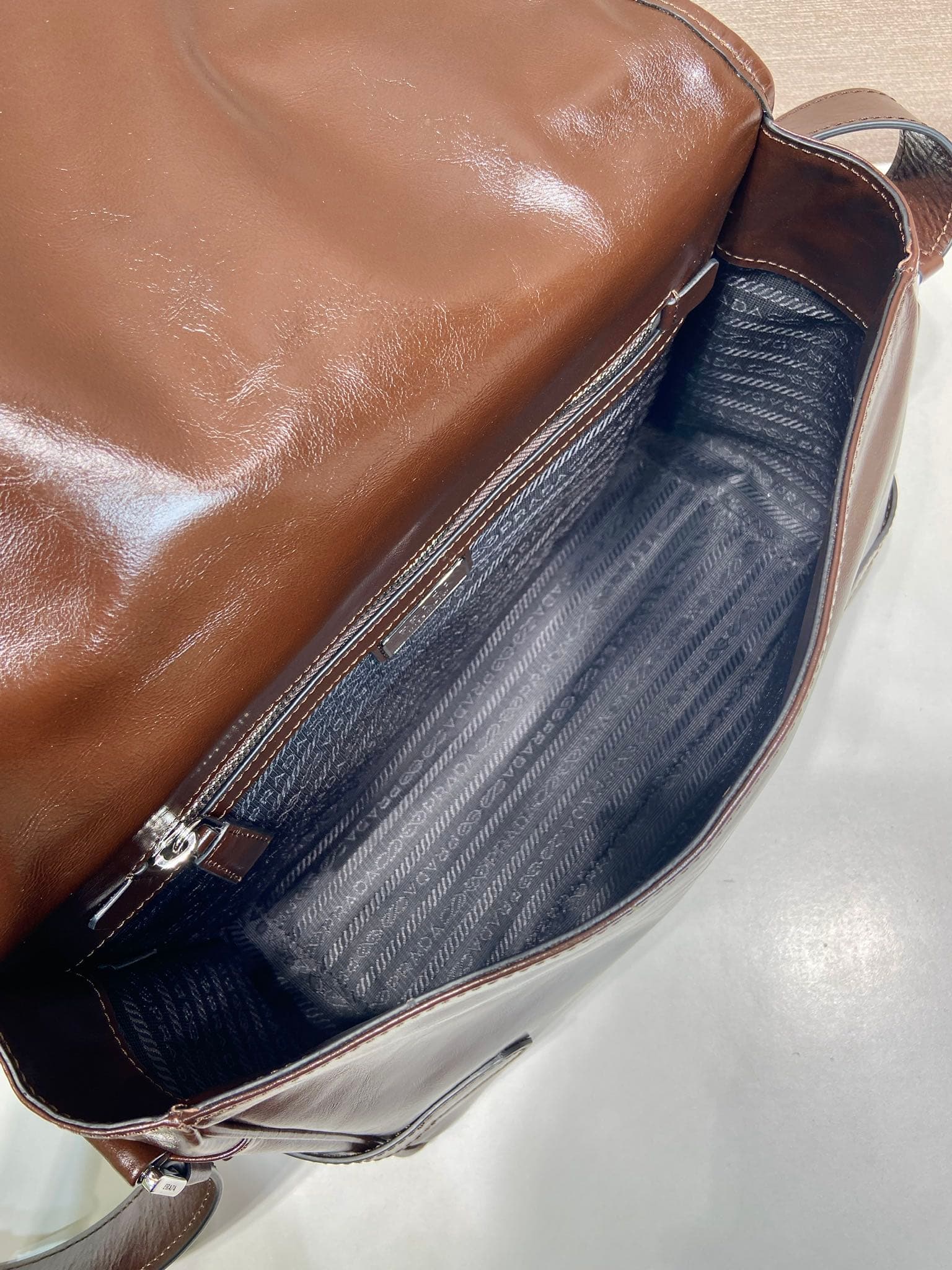 C6957 🎉New oil-wax bag🎉2VD073 postman bag🎉🎉 — image 8