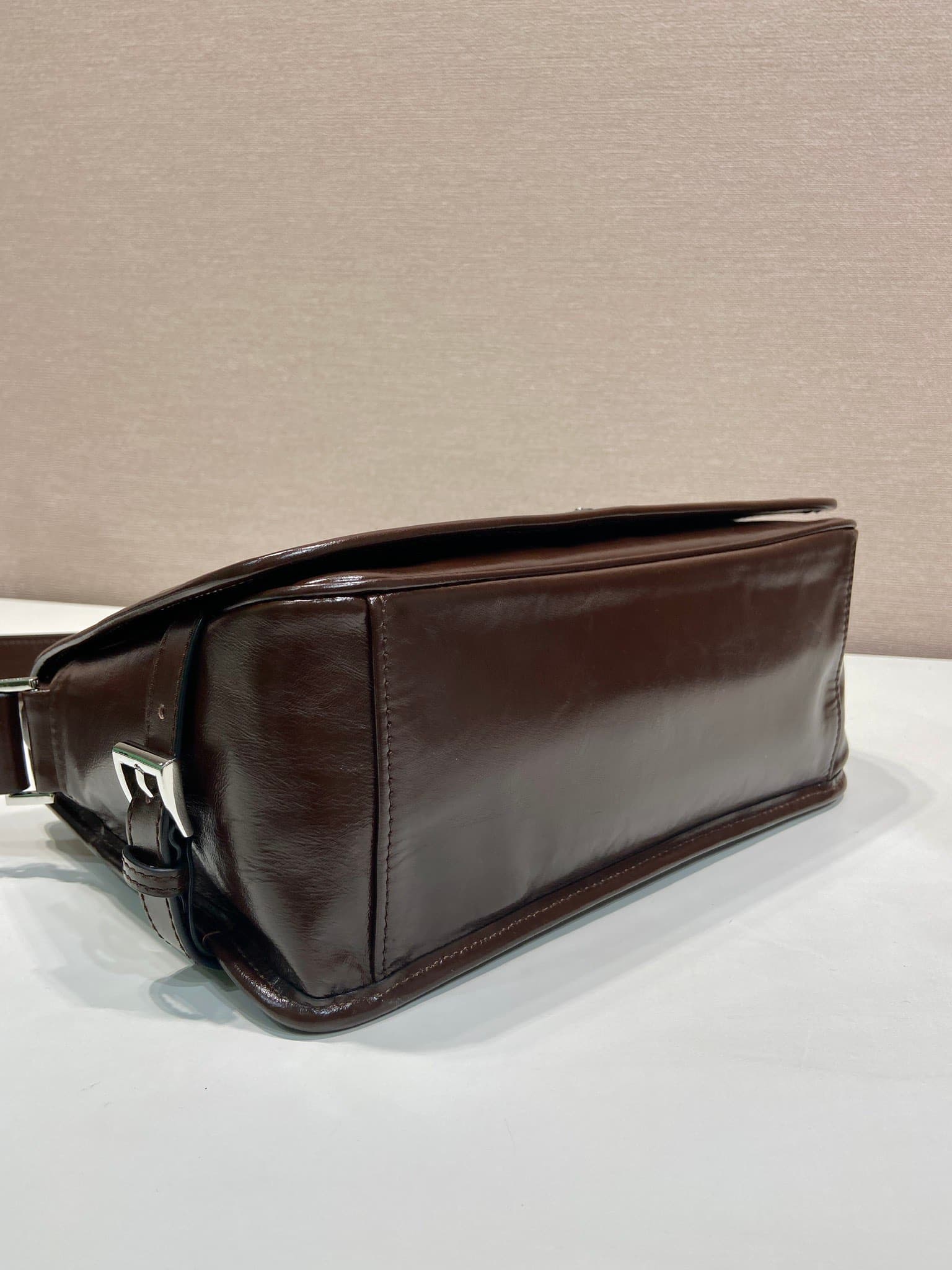 C6957 🎉New oil-wax bag🎉2VD073 postman bag🎉🎉 — image 6