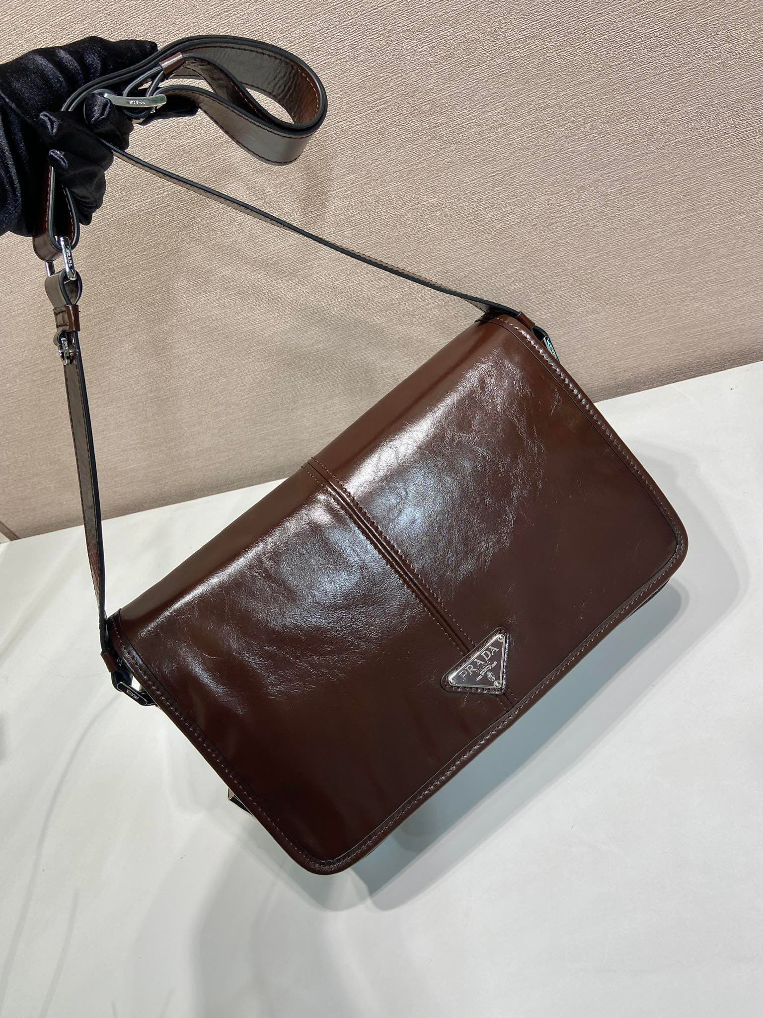 C6957 🎉New oil-wax bag🎉2VD073 postman bag🎉🎉 — image 3