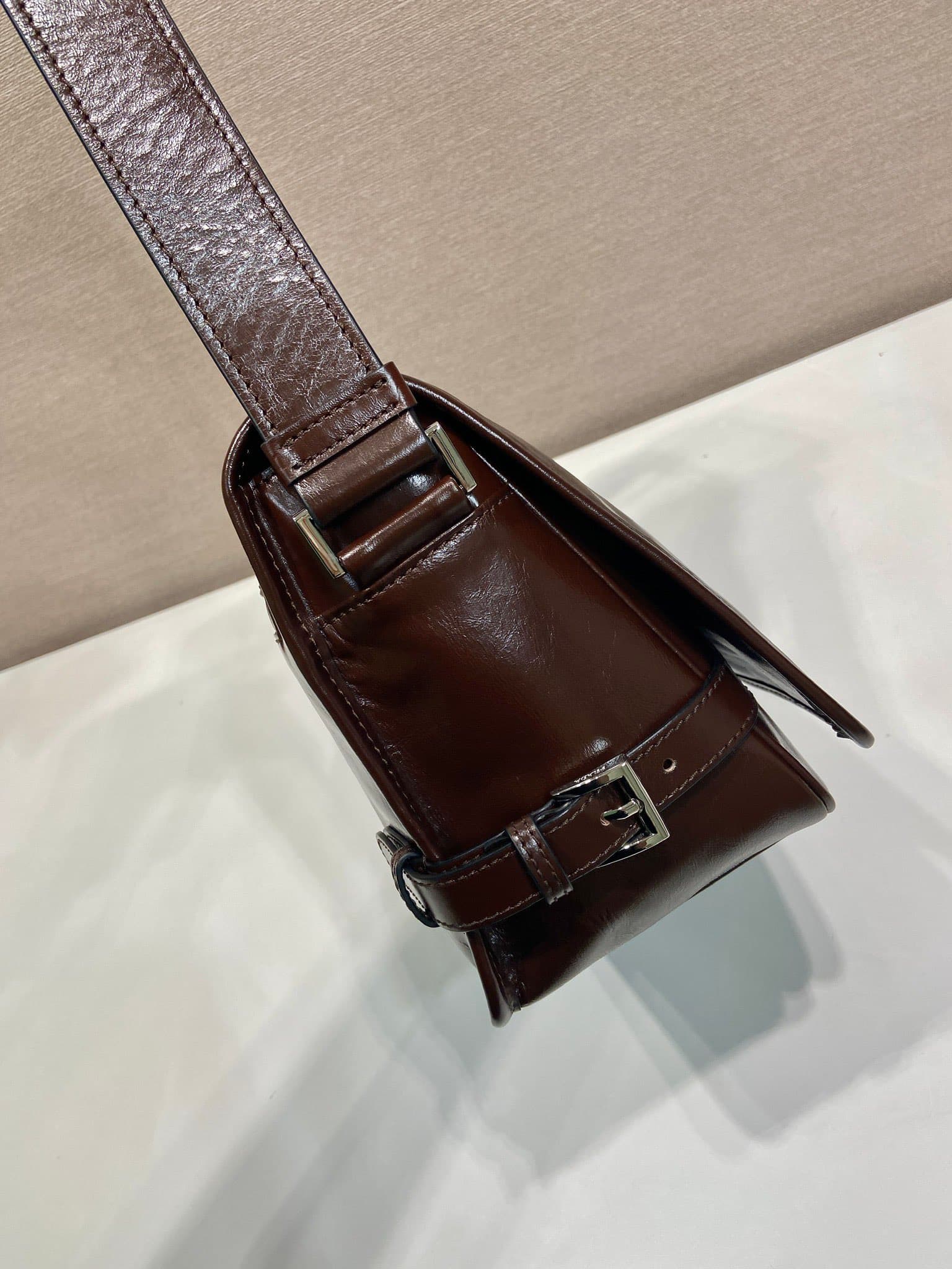 C6957 🎉New oil-wax bag🎉2VD073 postman bag🎉🎉 — image 5