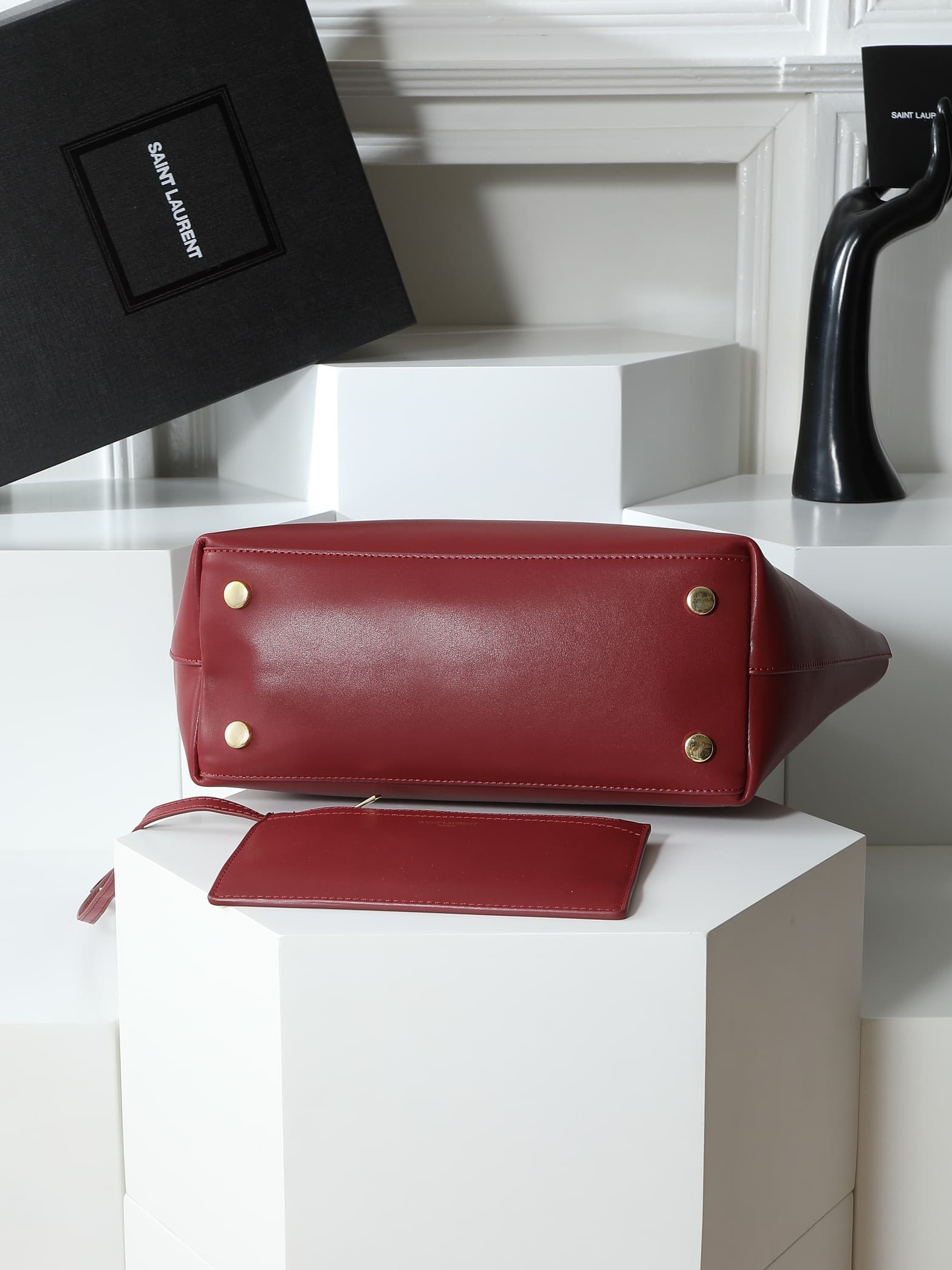 C8607 Back order! A new YSL shopping bag made of full cowhide material 🍂🍂 It’s casual and versatile; it has a large interior space, making it convenient 👍🏼 Safe 👍🏼 Easy to use for travel. You should have one this season. Dimensions: 33*31*15cm【Opening siz — image 4